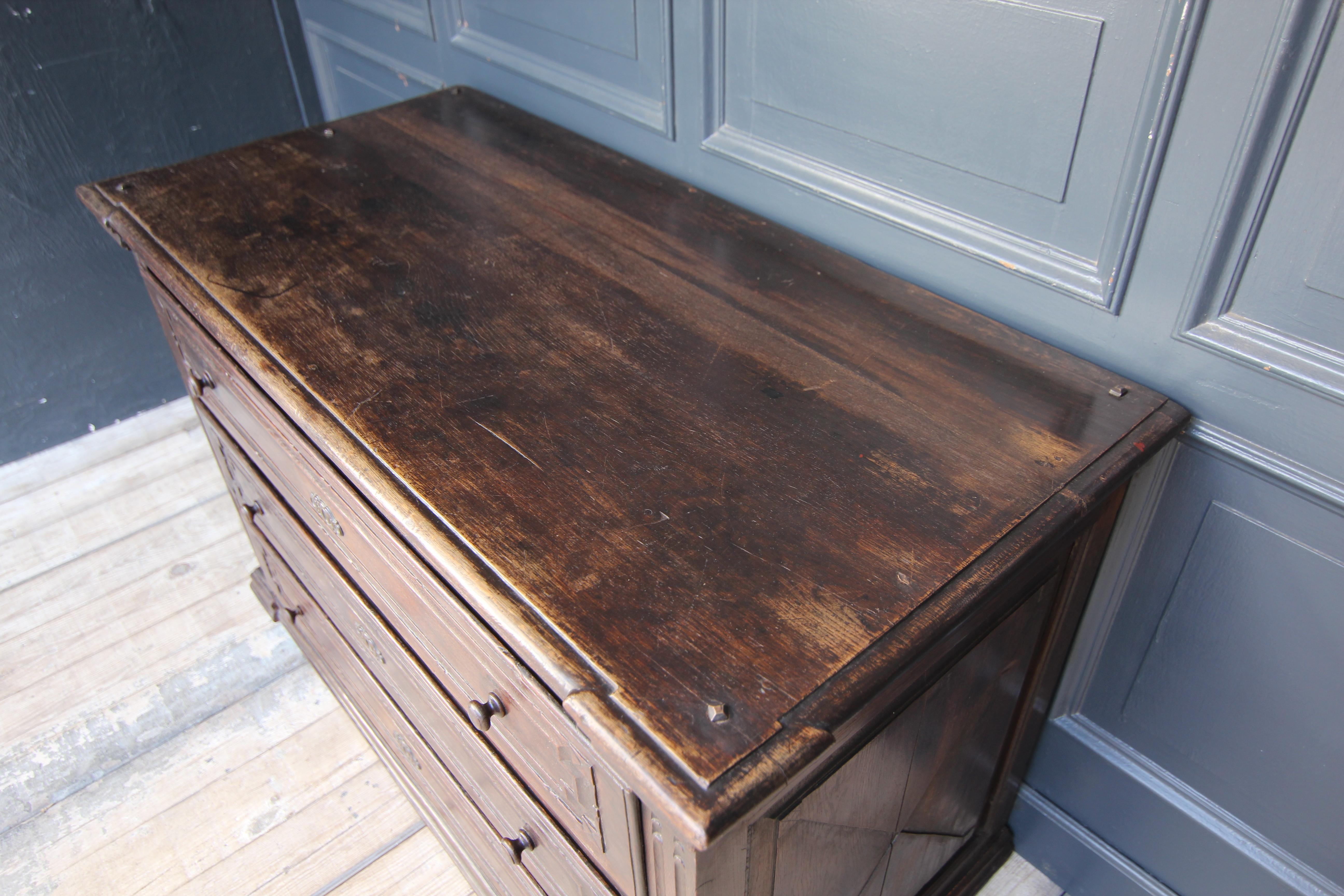 Late 18th Century Provincial Chest of Drawers Made of Oak 5