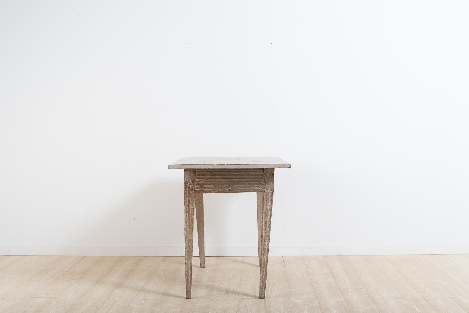 Late 18th Century Provincial Swedish Gustavian Side Table In Good Condition In Kramfors, SE