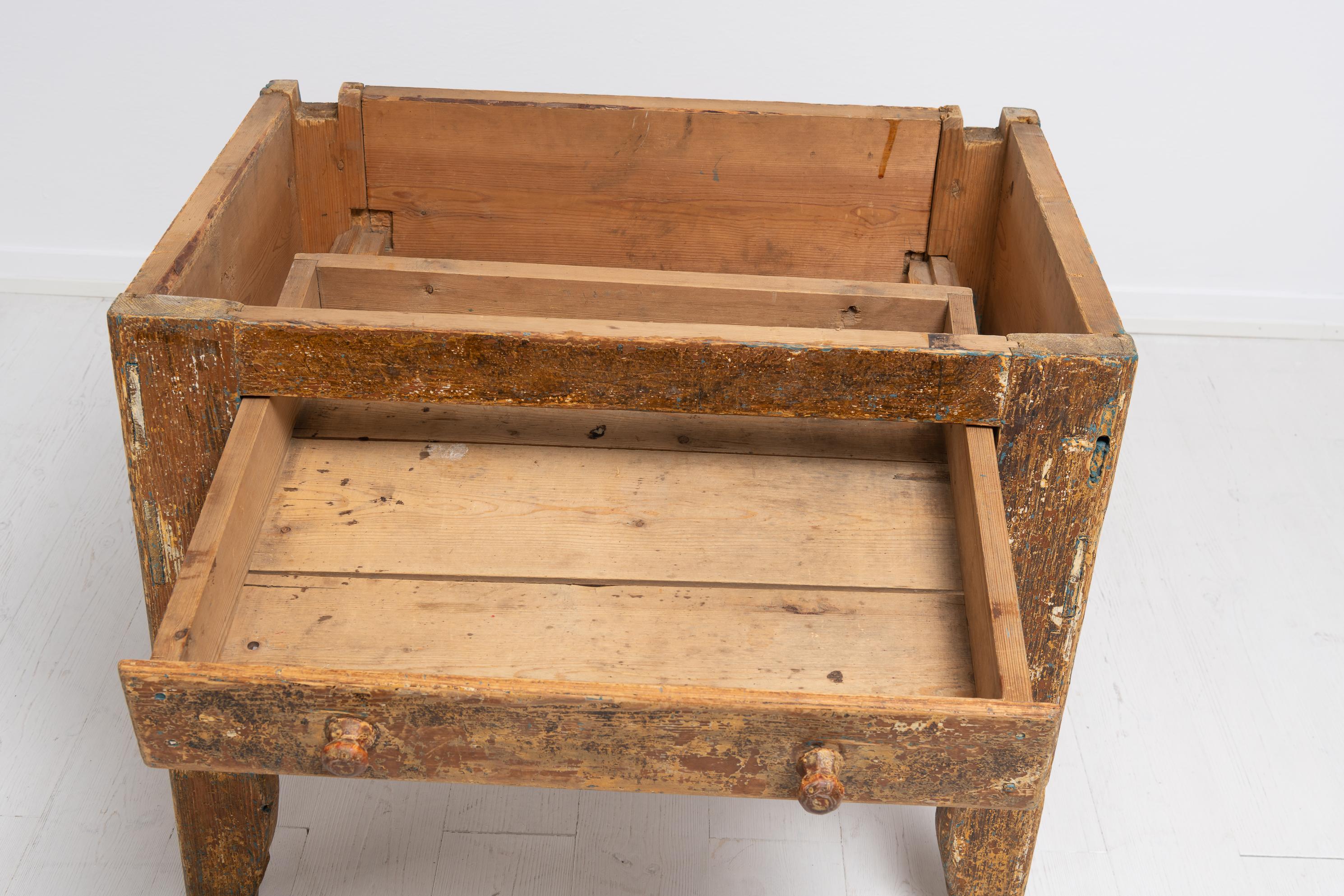 Rare table basse rococo suédoise d'art populaire suédois de la fin du 18ème siècle en vente 2
