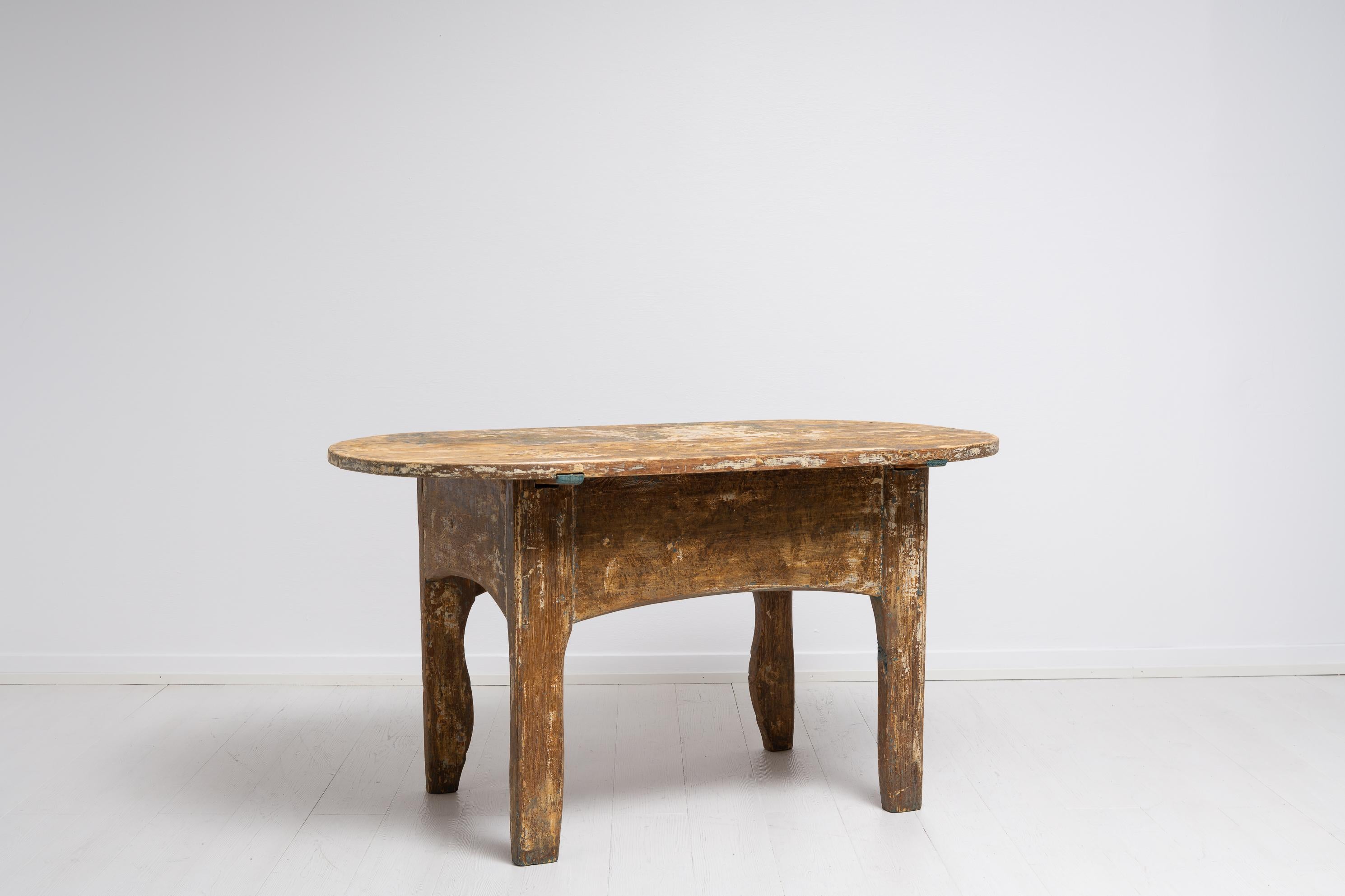 XVIIIe siècle Rare table basse rococo suédoise d'art populaire suédois de la fin du 18ème siècle en vente