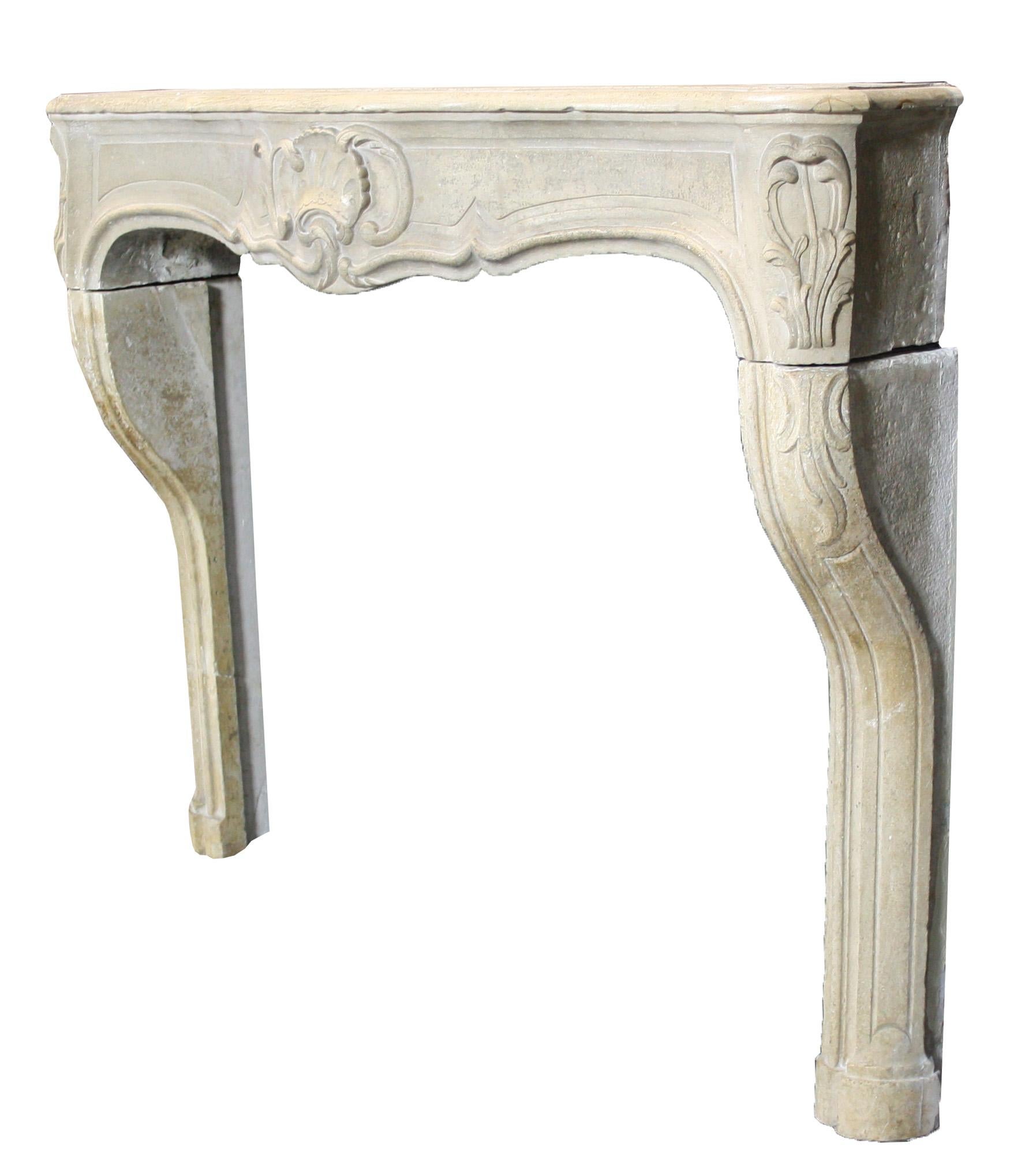 A reclaimed French Bourgogne stone fire surround with panelled frieze, the center carved with foliage and shell.

Opening height 91 cm

Opening with 101.5 cm.