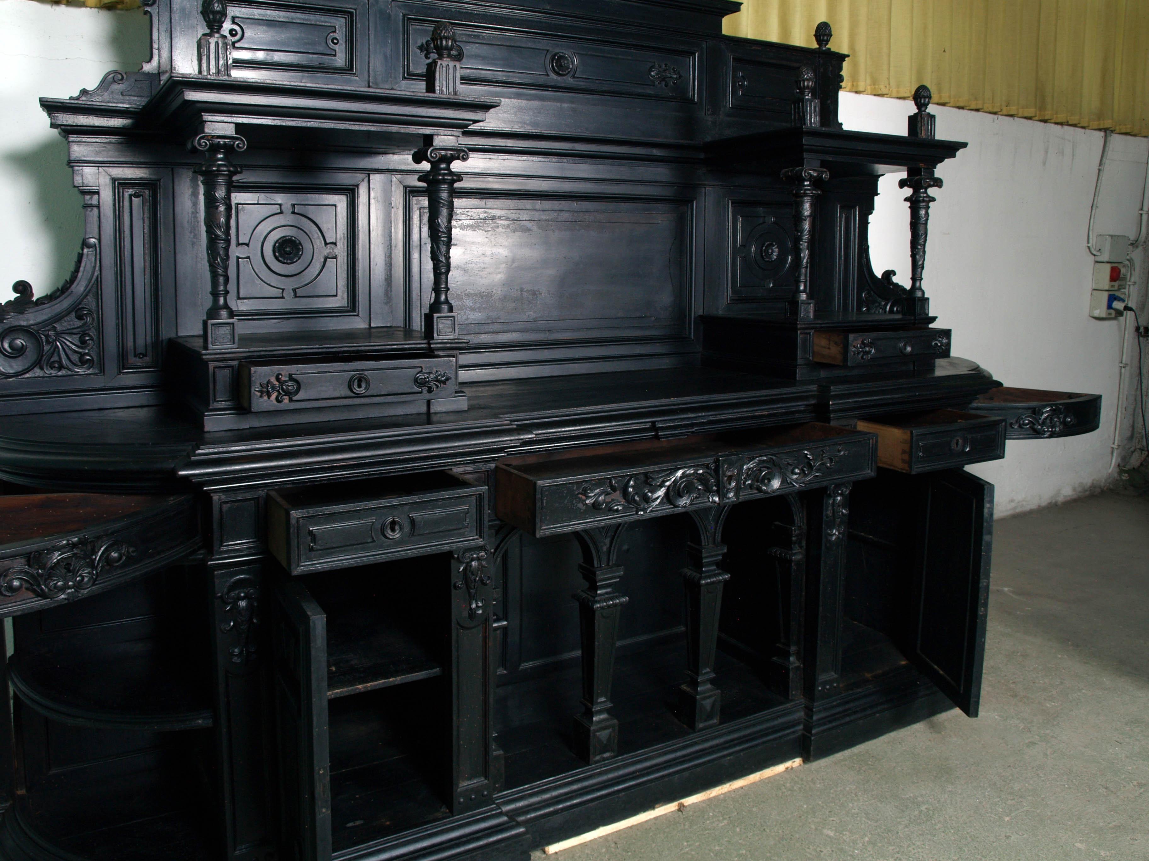 18th Century Renaissance Palladio Dining Room Set in blackening wood of walnut For Sale 8