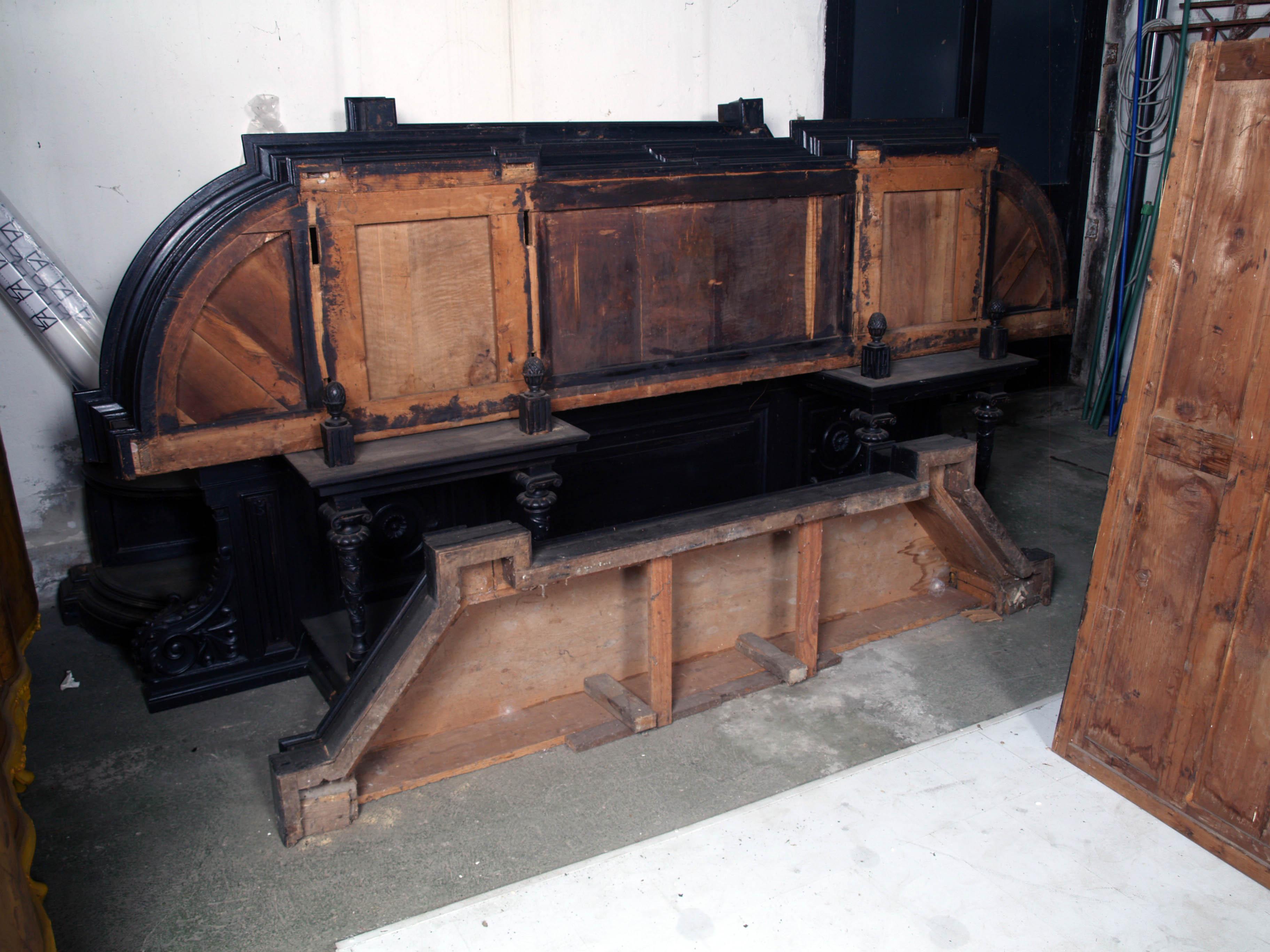 18th Century Renaissance Palladio Dining Room Set in blackening wood of walnut For Sale 12