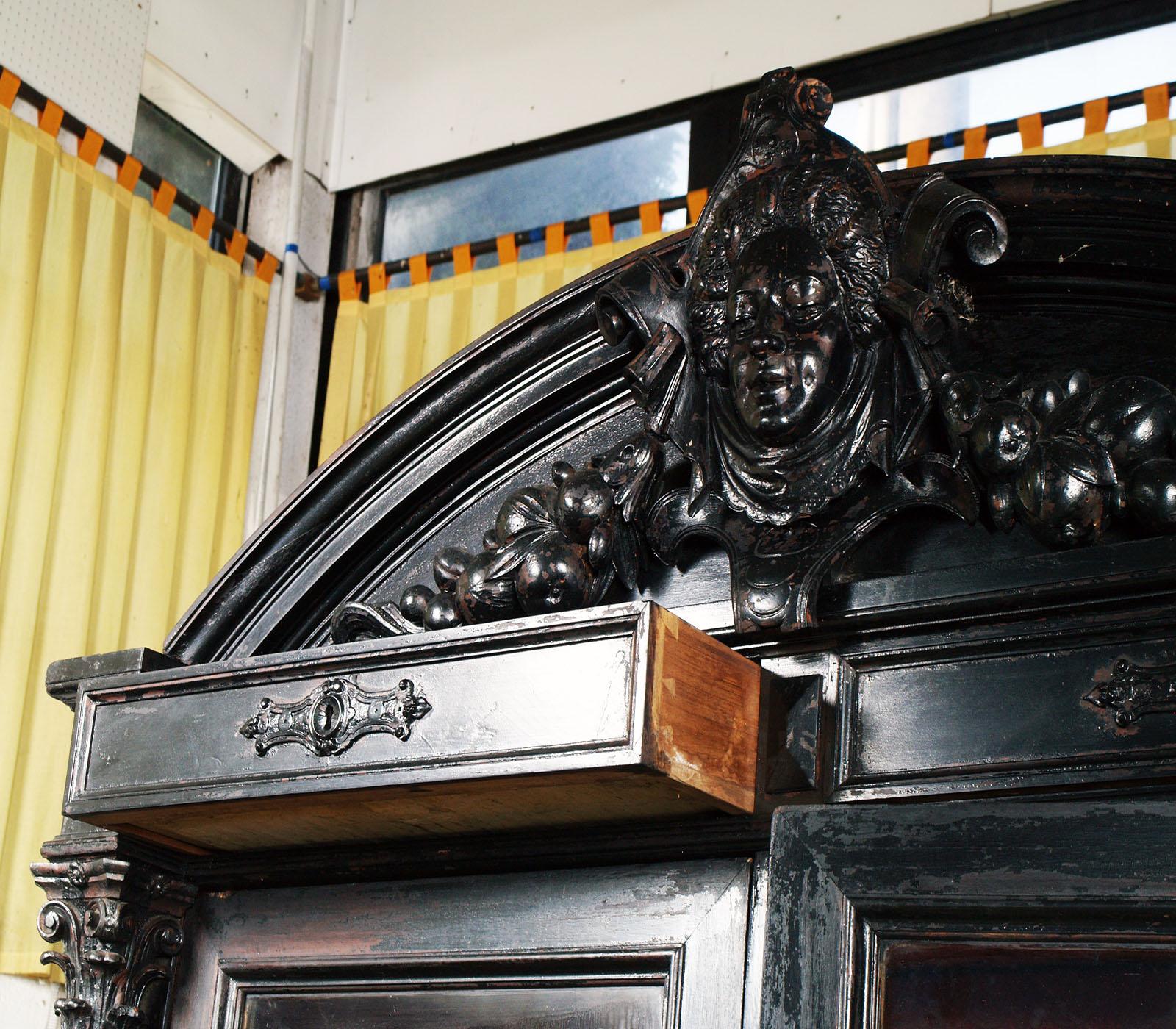 Glass 18th Century Renaissance Palladio Dining Room Set in blackening wood of walnut For Sale