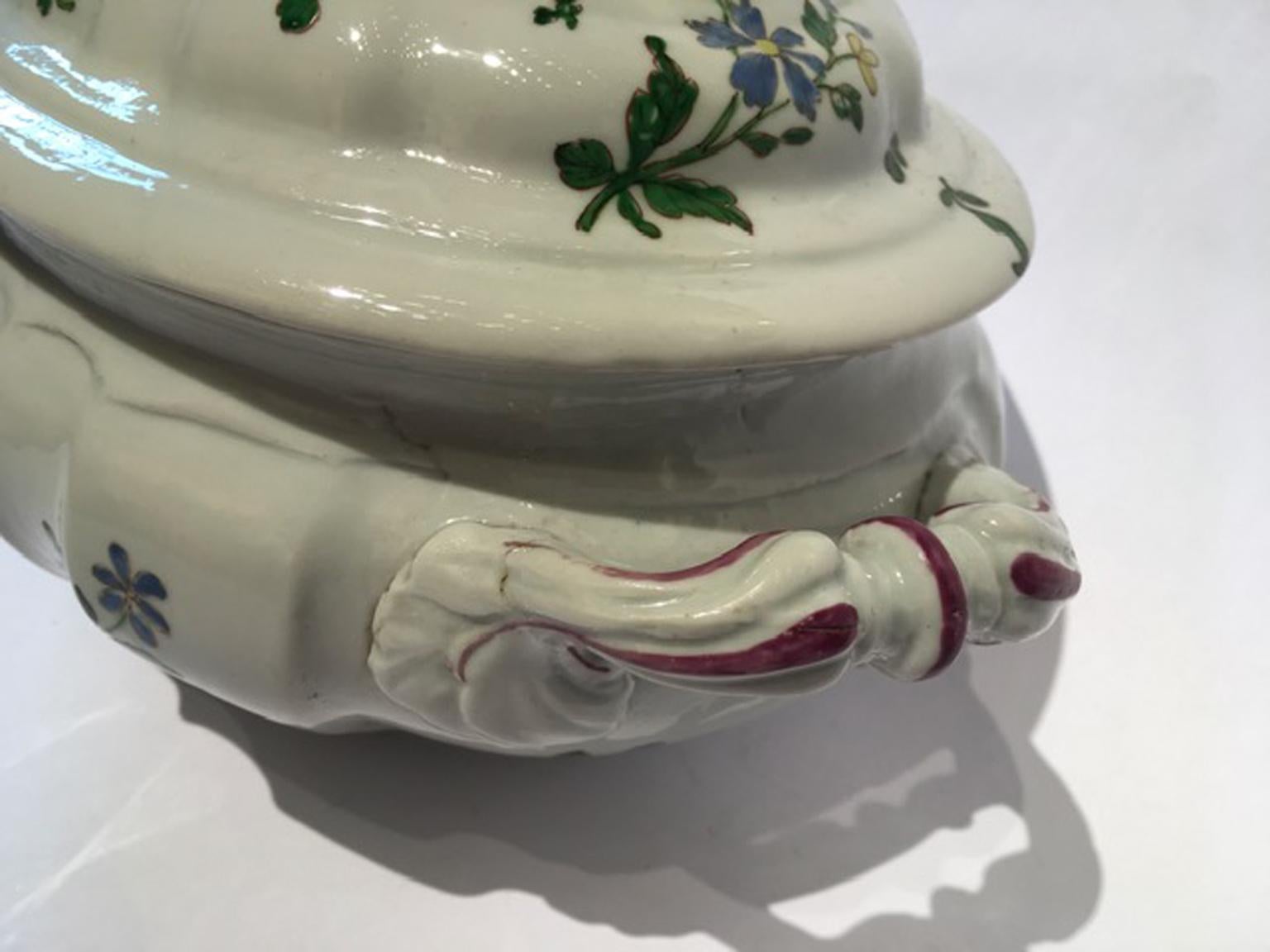 Italy Late 18th Century Richard Ginori Porcelain Soup Bowl with Floral Decor For Sale 3