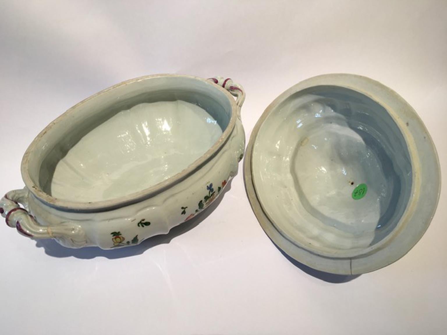 Soupière en porcelaine de Richard Ginori de la fin du 18e siècle avec décor floral en vente 3