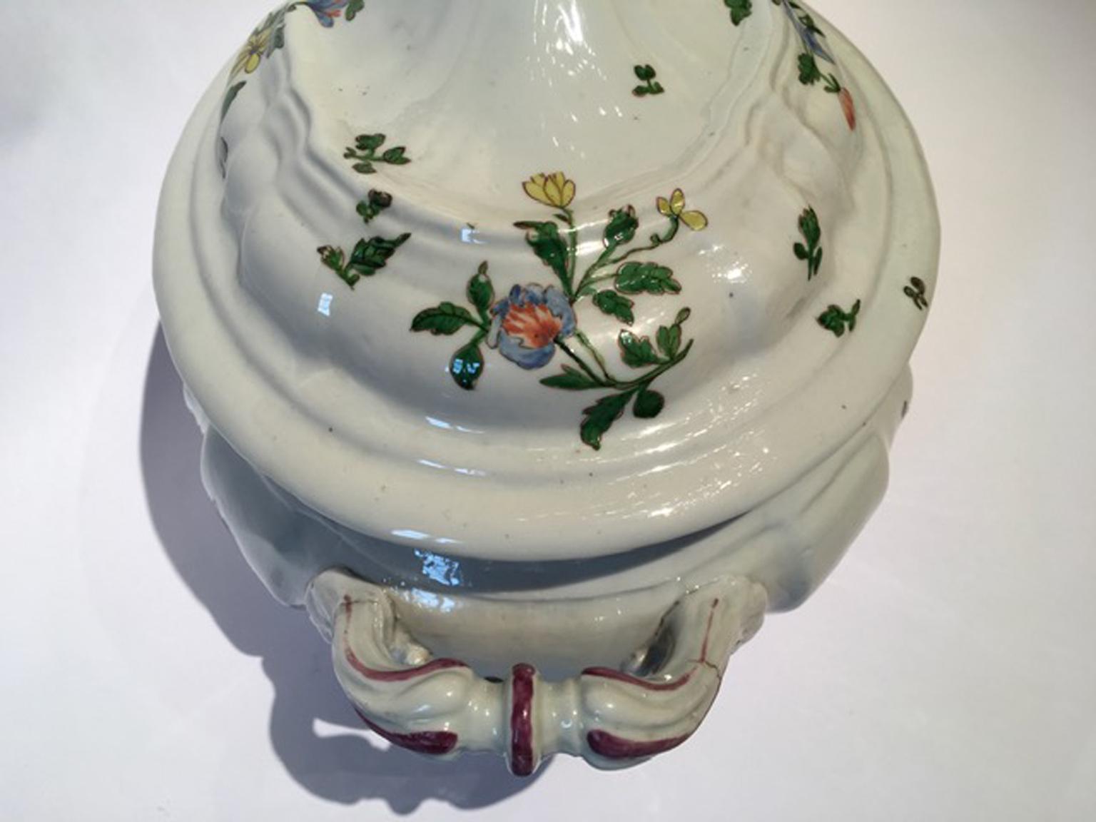 Italy Late 18th Century Richard Ginori Porcelain Soup Bowl with Floral Decor For Sale 7
