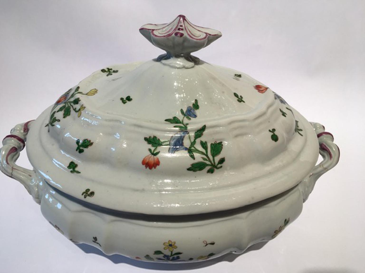 Italy Late 18th Century Richard Ginori Porcelain Soup Bowl with Floral Decor For Sale 8