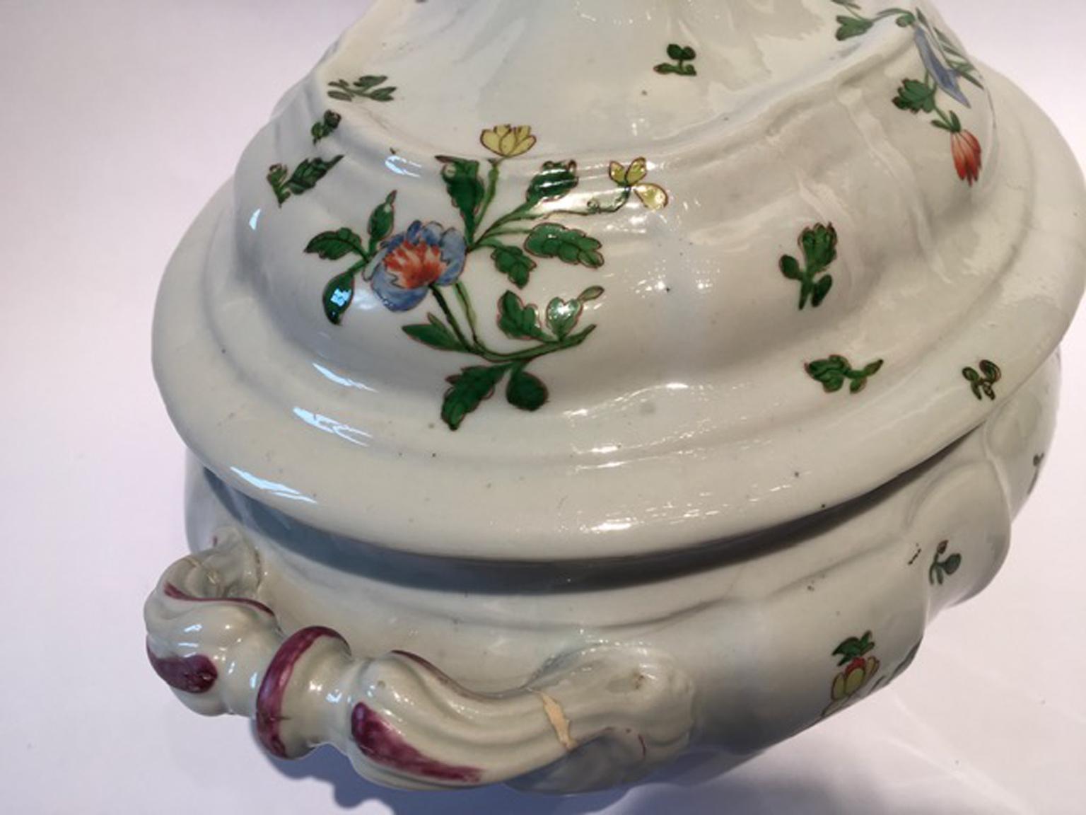 Hand-Crafted Italy Late 18th Century Richard Ginori Porcelain Soup Bowl with Floral Decor For Sale