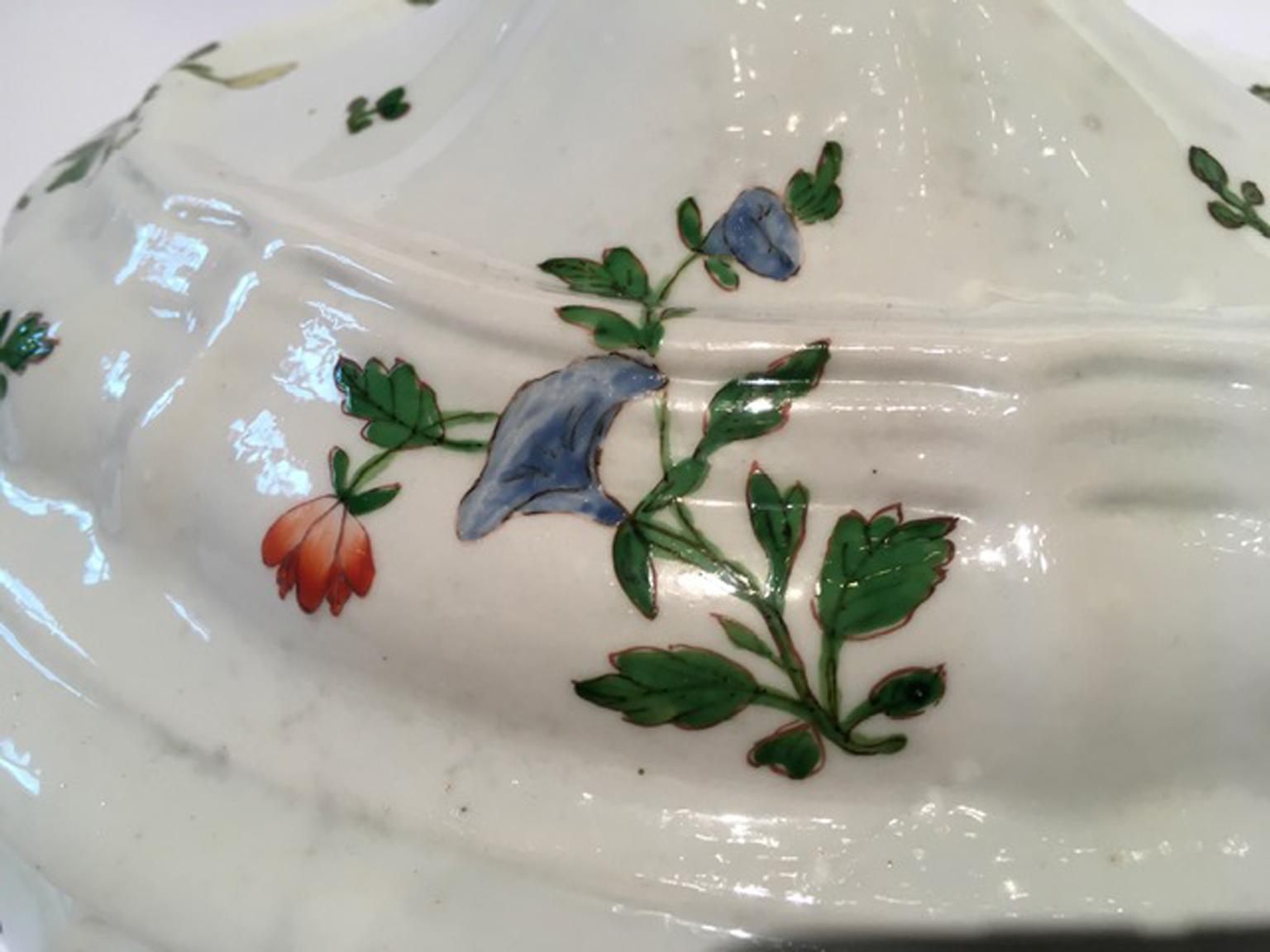 Italy Late 18th Century Richard Ginori Porcelain Soup Bowl with Floral Decor For Sale 2