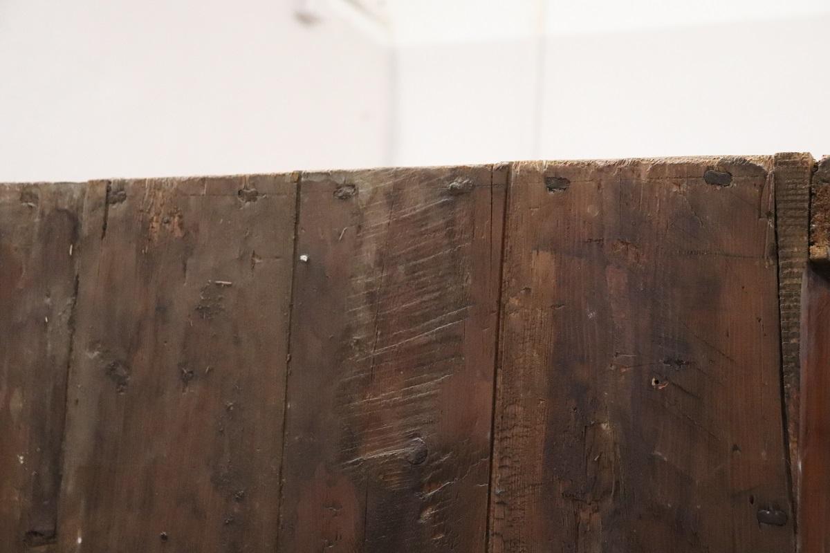 Rustikaler antiker Schrank aus Fir-Holz aus dem späten 18. Jahrhundert im Angebot 8
