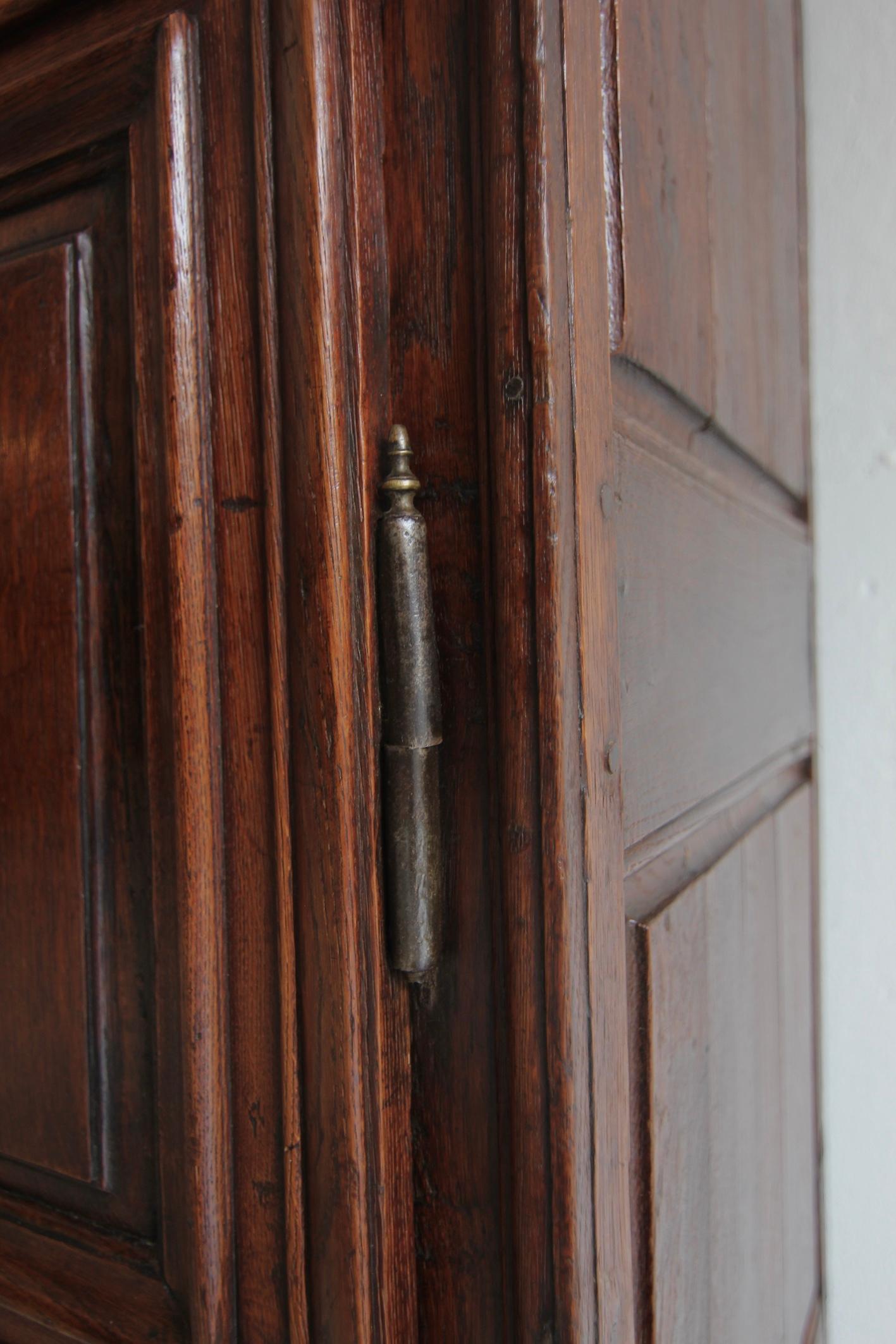 Late 18th Century Rustic Oak Cabinet For Sale 6