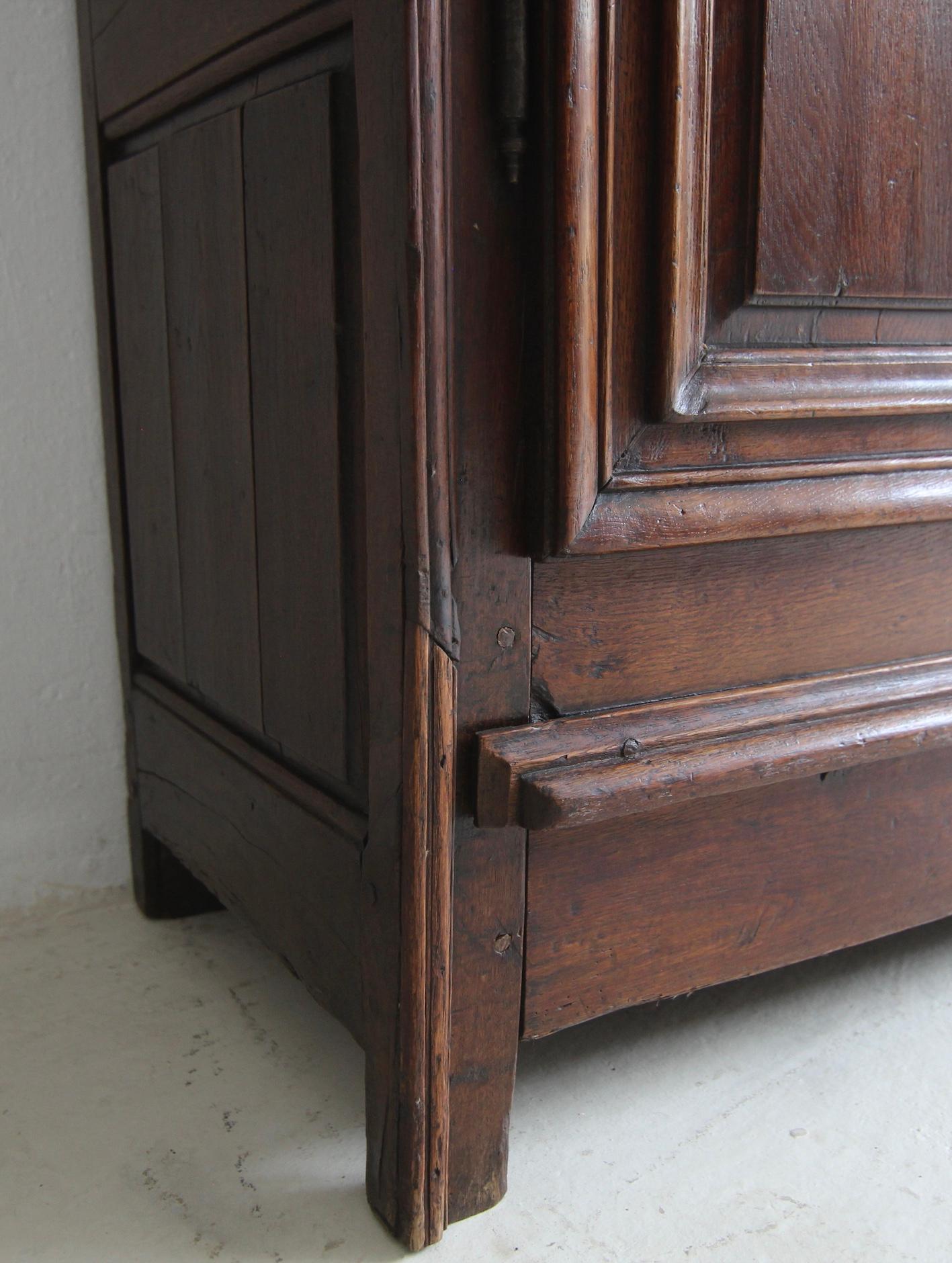Late 18th Century Rustic Oak Cabinet For Sale 10