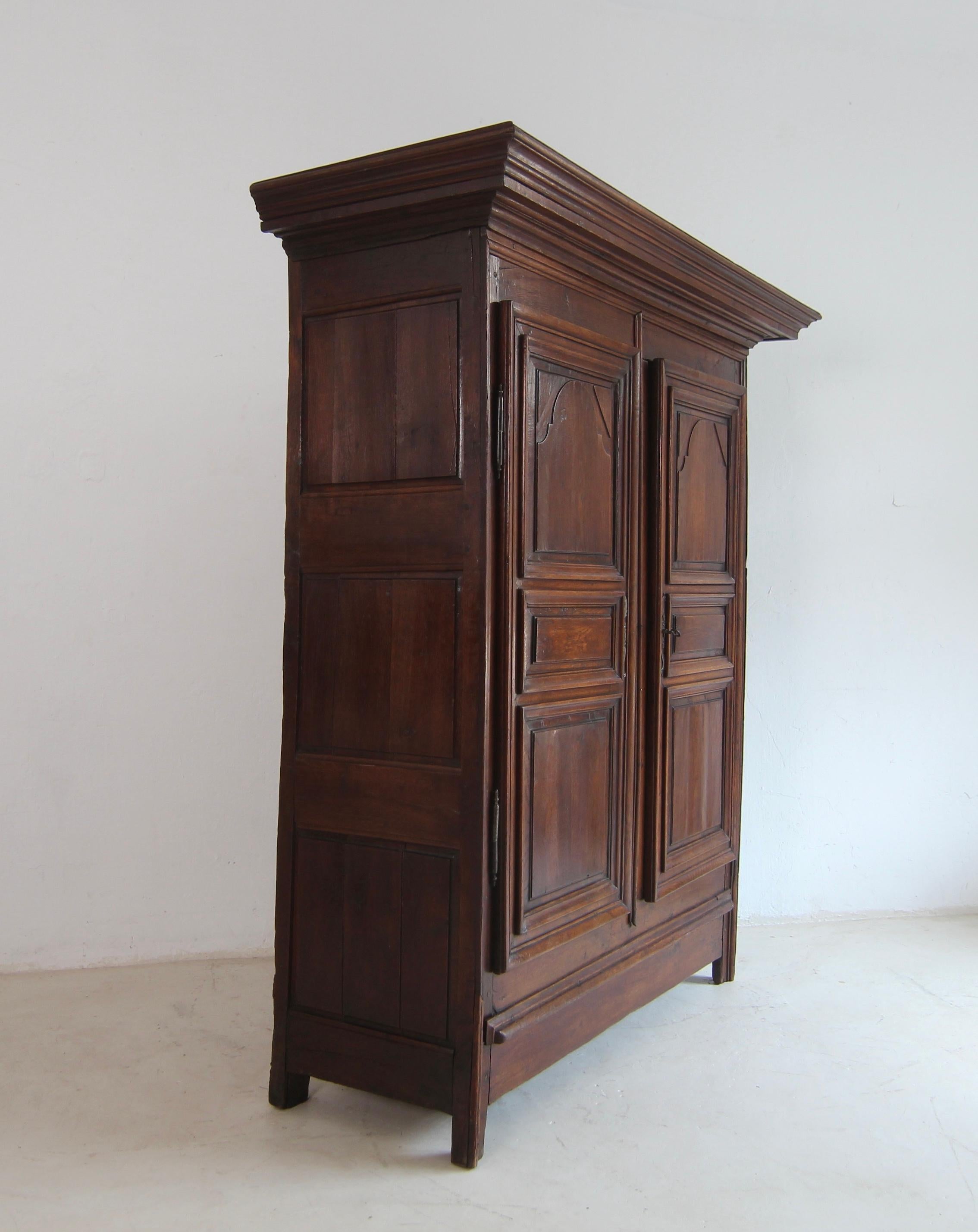 Late 18th Century Rustic Oak Cabinet For Sale 16
