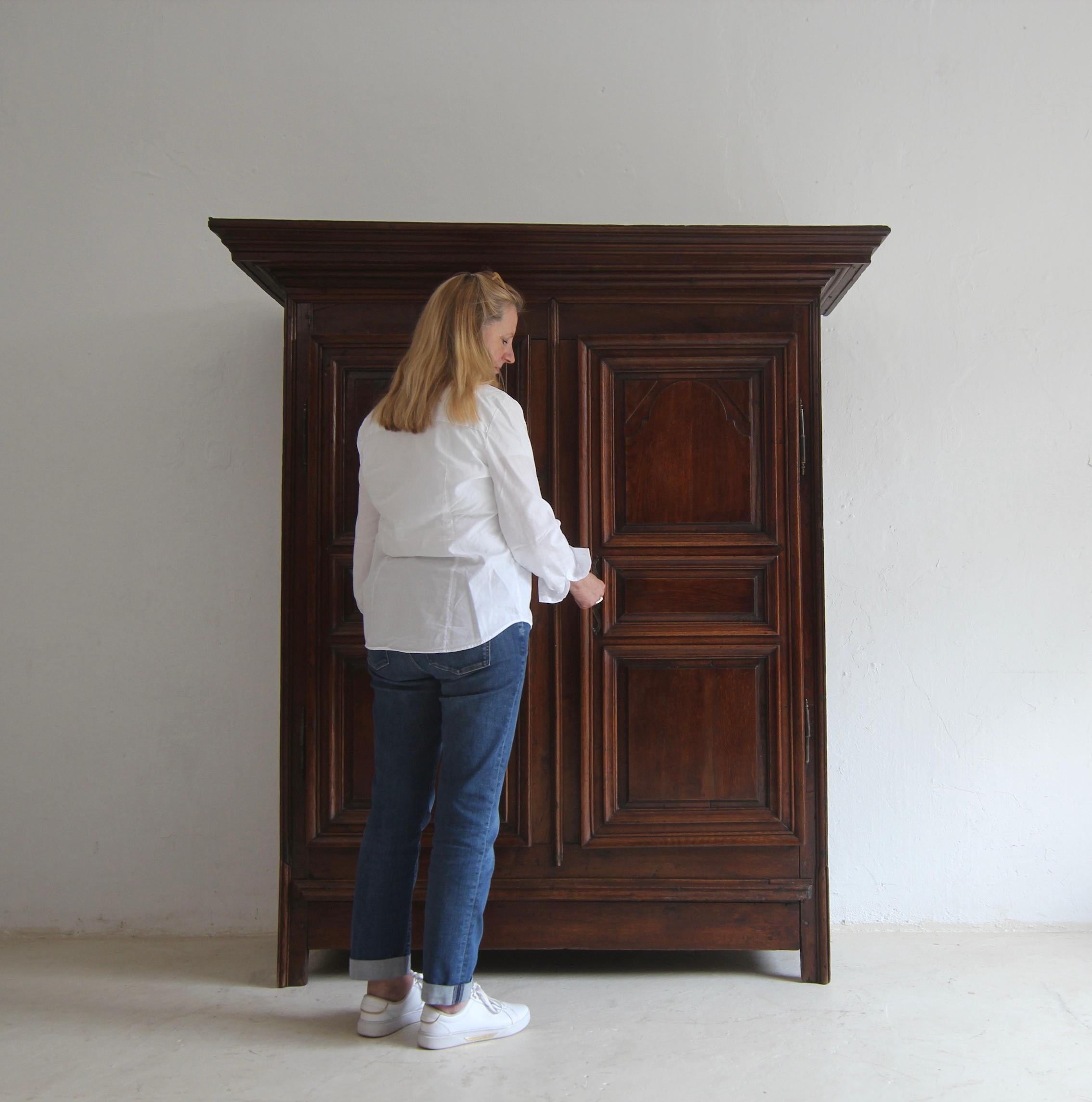 Late 18th Century Rustic Oak Cabinet For Sale 1
