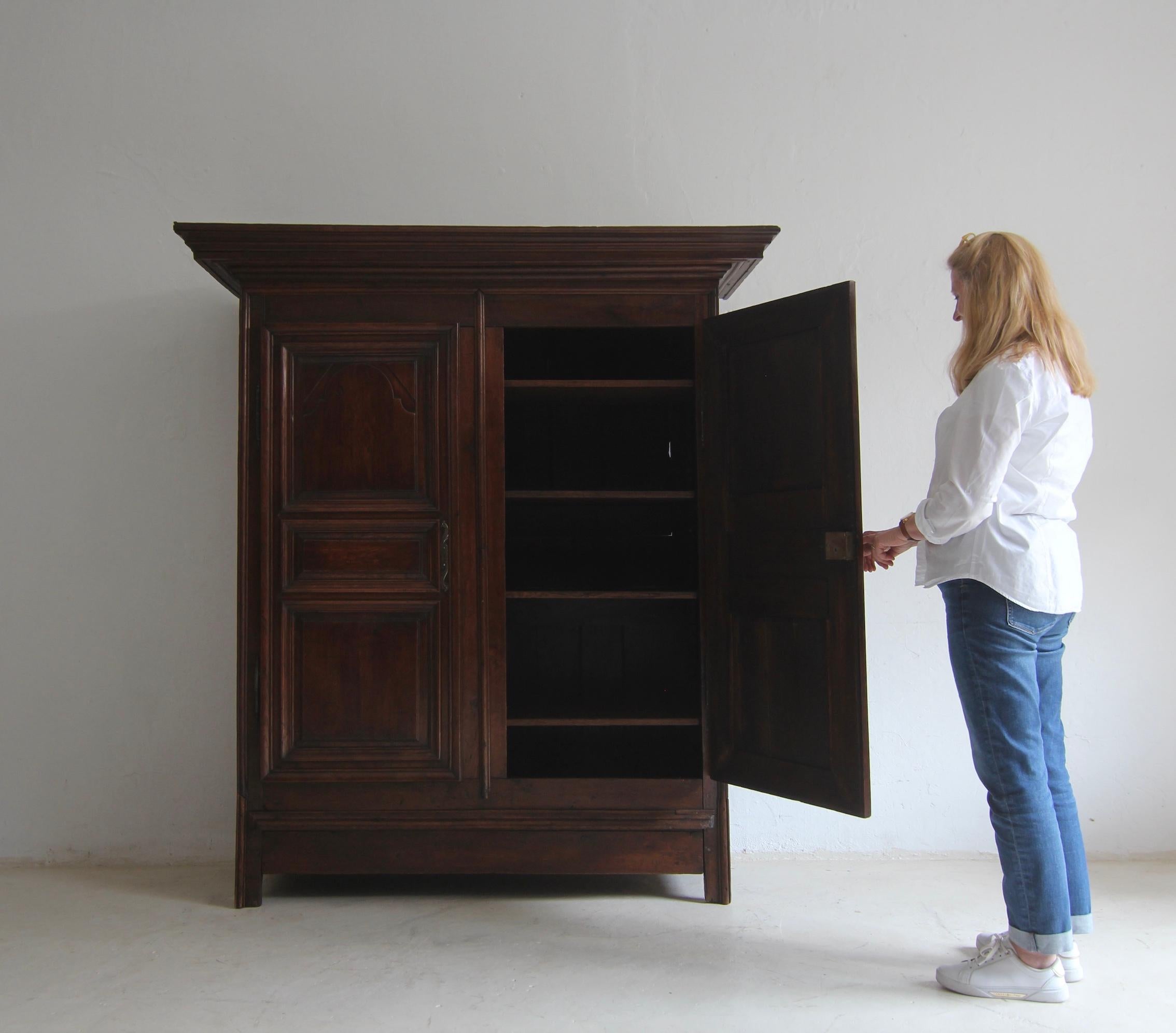 Late 18th Century Rustic Oak Cabinet For Sale 2