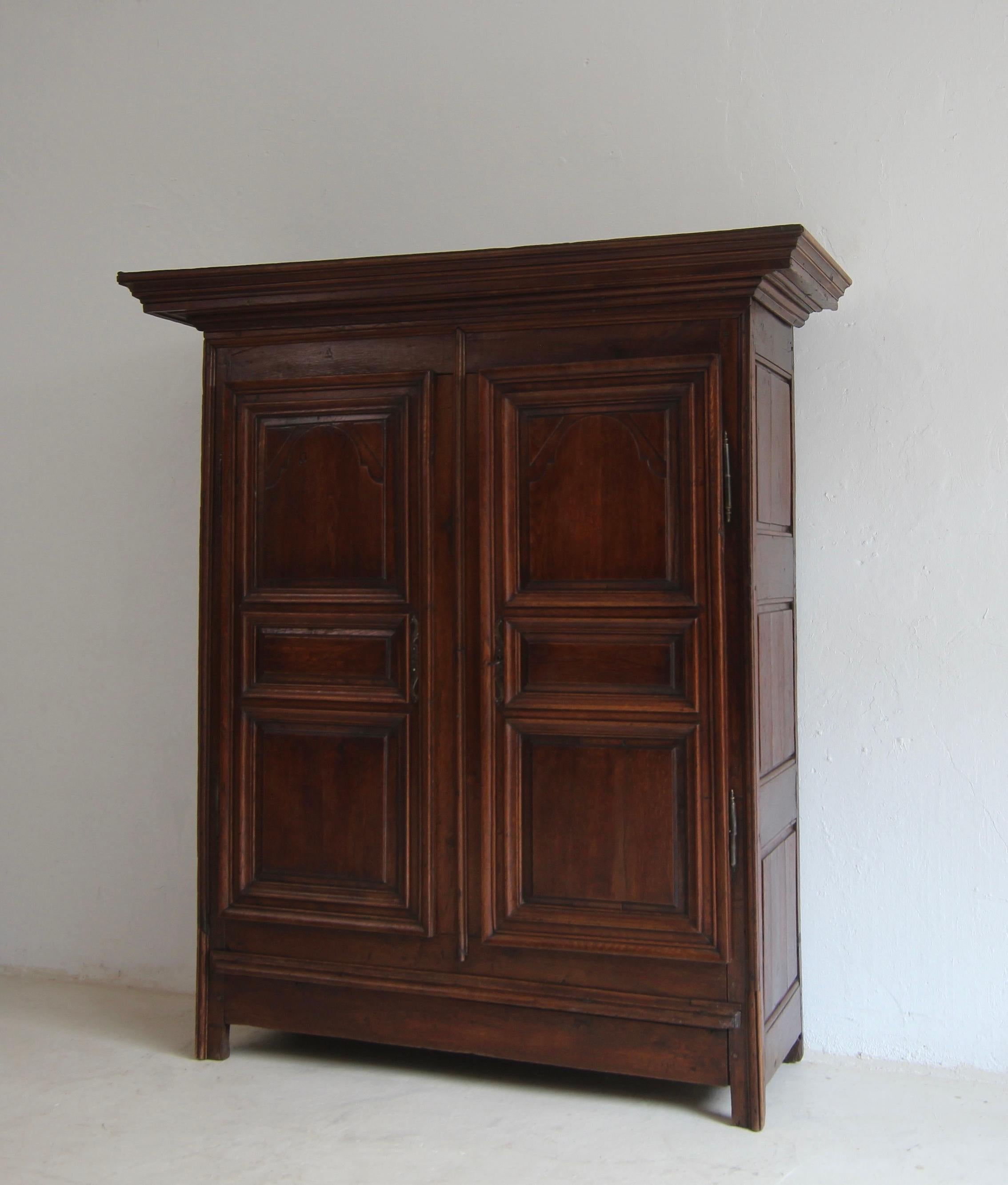 Late 18th Century Rustic Oak Cabinet For Sale 3