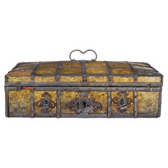 Caja encuadernada de metal escandinava de finales del siglo XVIII