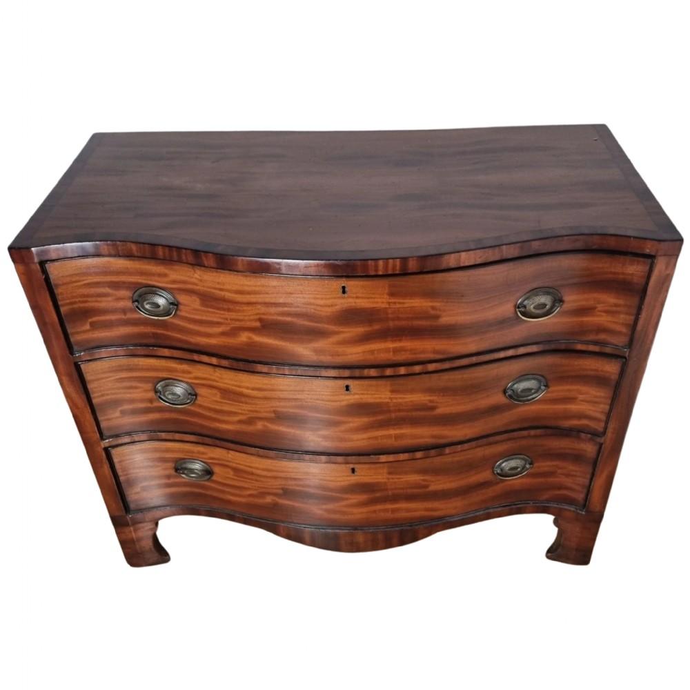 British Late 18th Century Serpentine George III Mahogany Chest of Drawers
