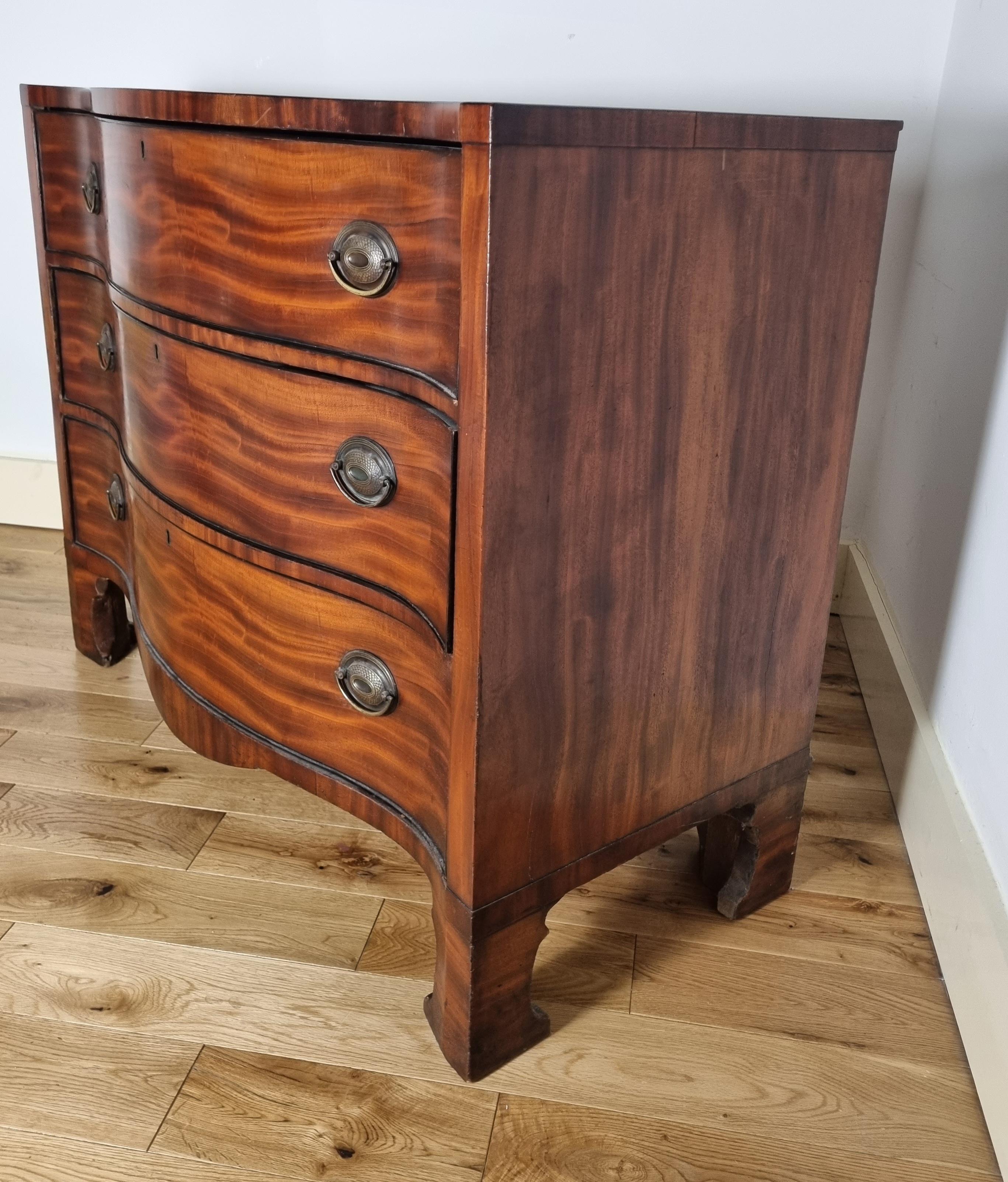 Late 18th Century Serpentine George III Mahogany Chest of Drawers 2