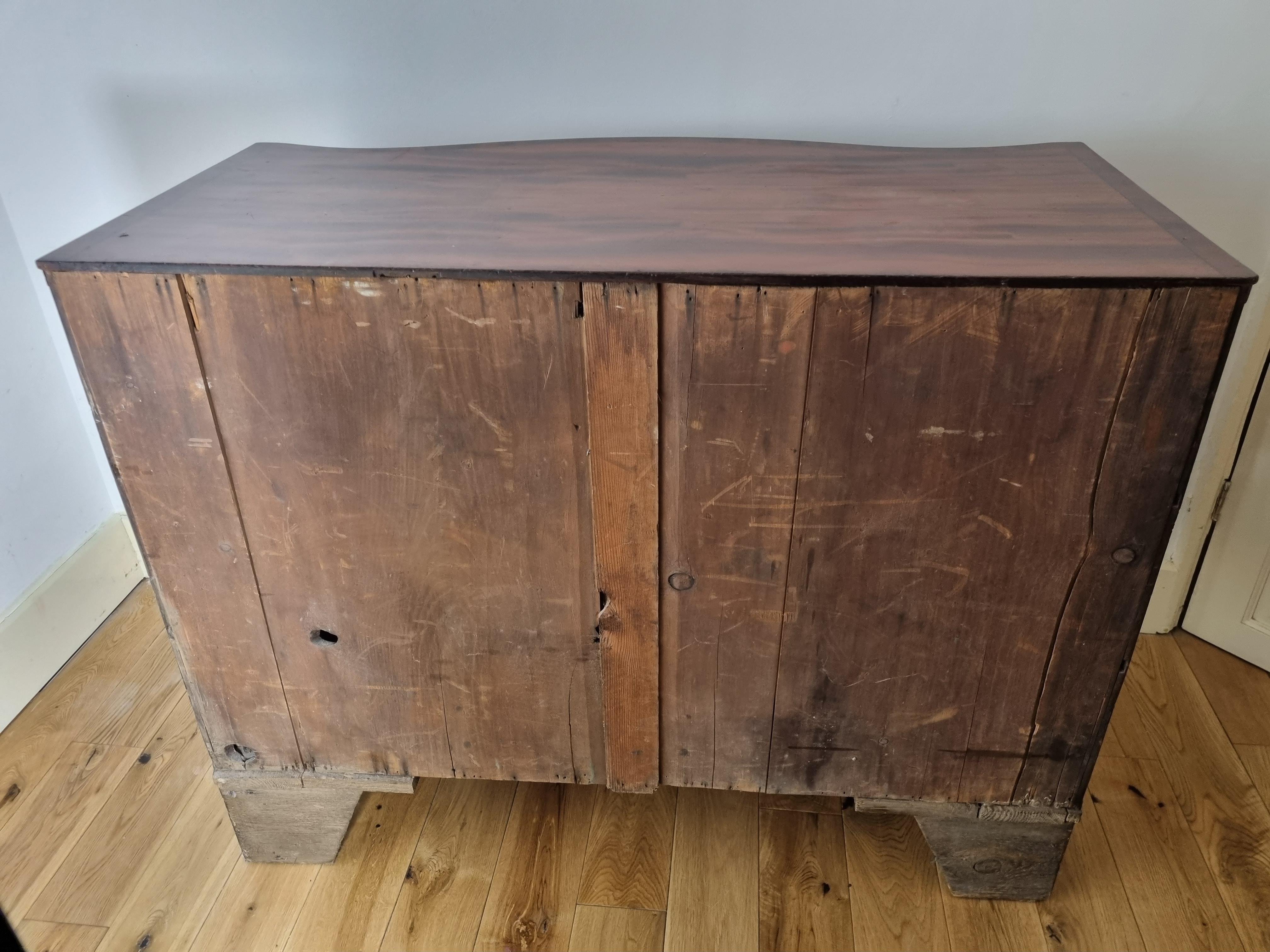 Late 18th Century Serpentine George III Mahogany Chest of Drawers 3