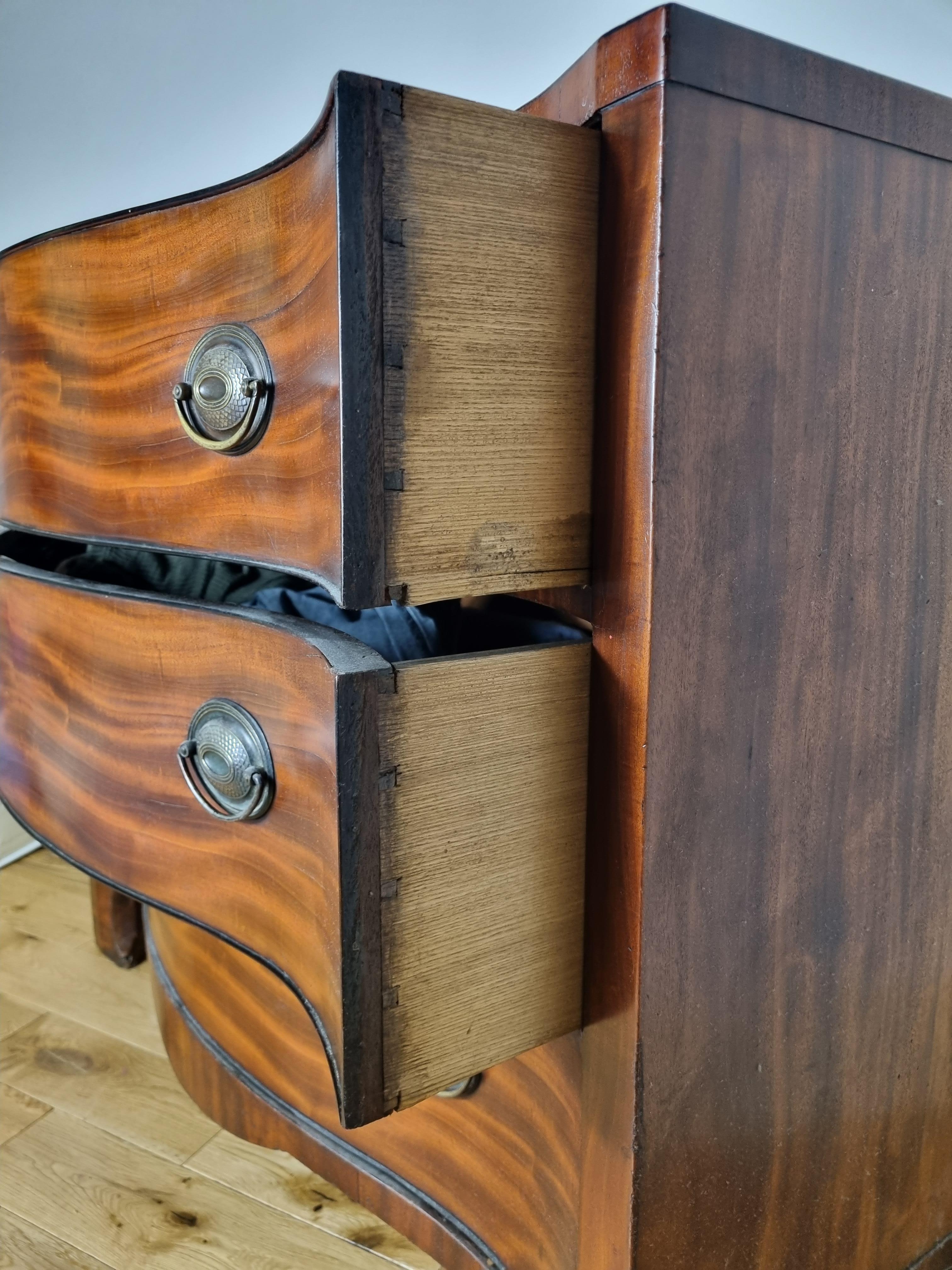 Late 18th Century Serpentine George III Mahogany Chest of Drawers 4