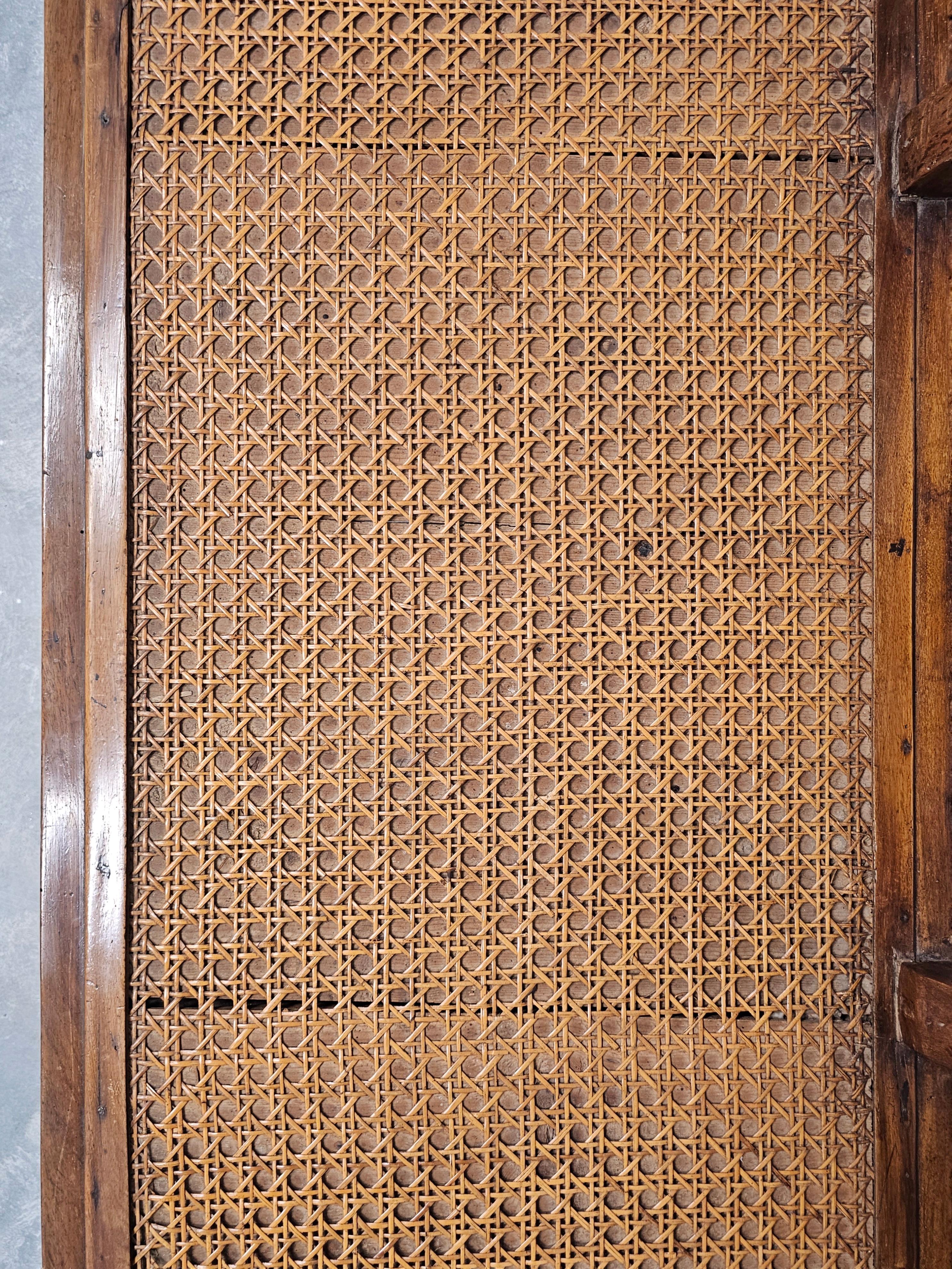 Divano della fine del XVIII secolo in stile Direttorio, realizzato in noce e con intarsi in ottone in vendita 9