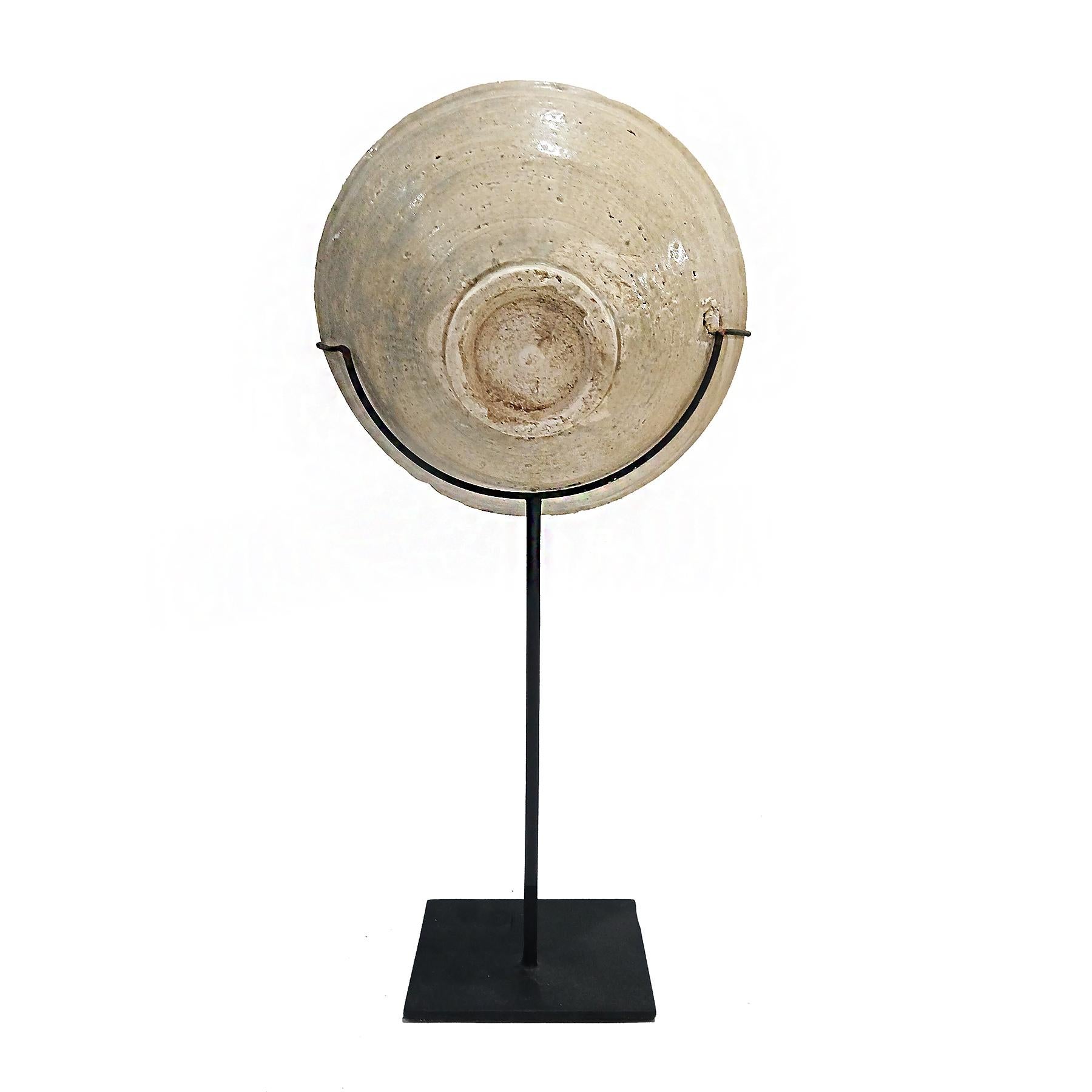 Mid-19th Century Shipwreck-Reclaimed Ceramic Bowls from Indonesia For Sale 4