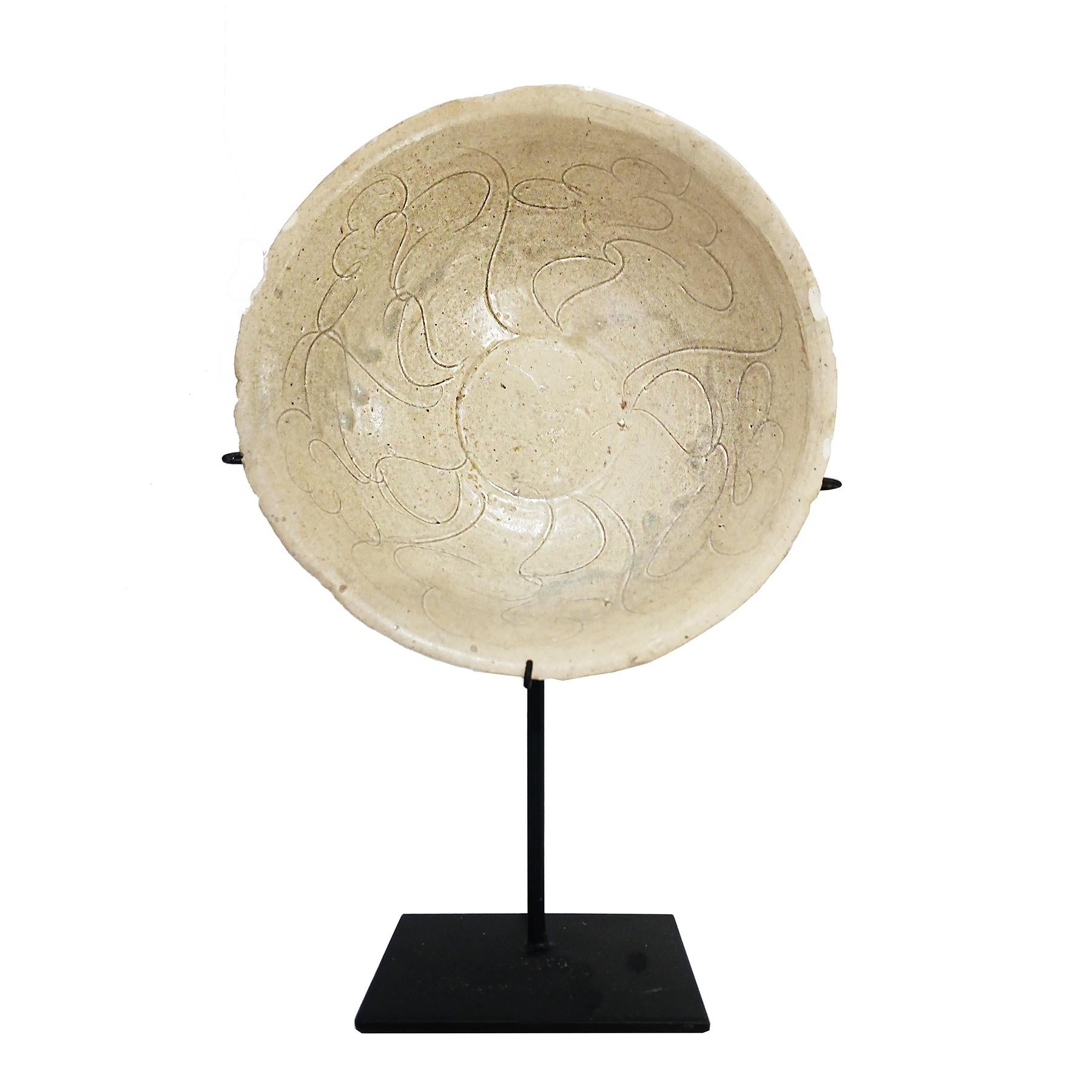 Mid-19th Century Shipwreck-Reclaimed Ceramic Bowls from Indonesia For Sale 7