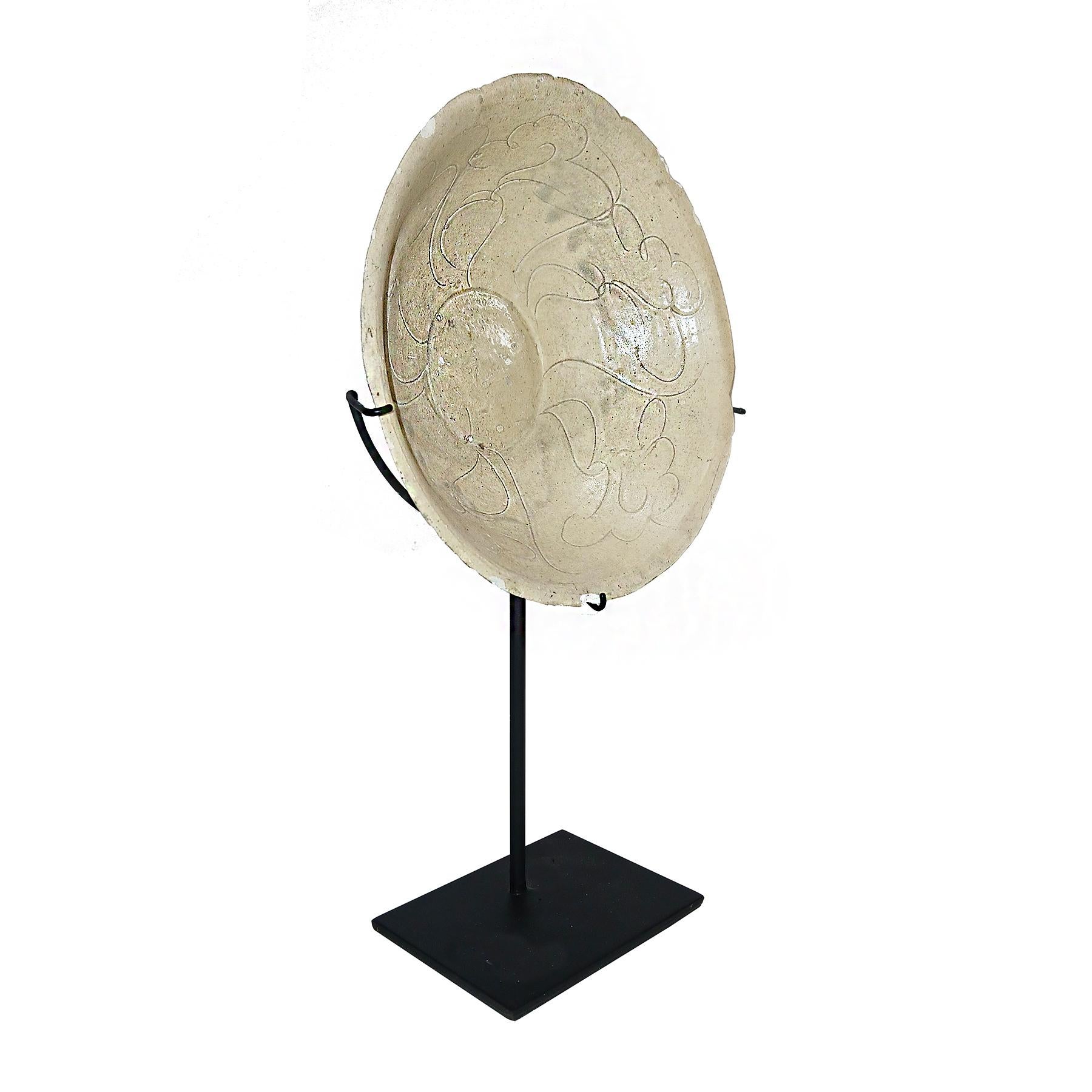 Mid-19th Century Shipwreck-Reclaimed Ceramic Bowls from Indonesia For Sale 8