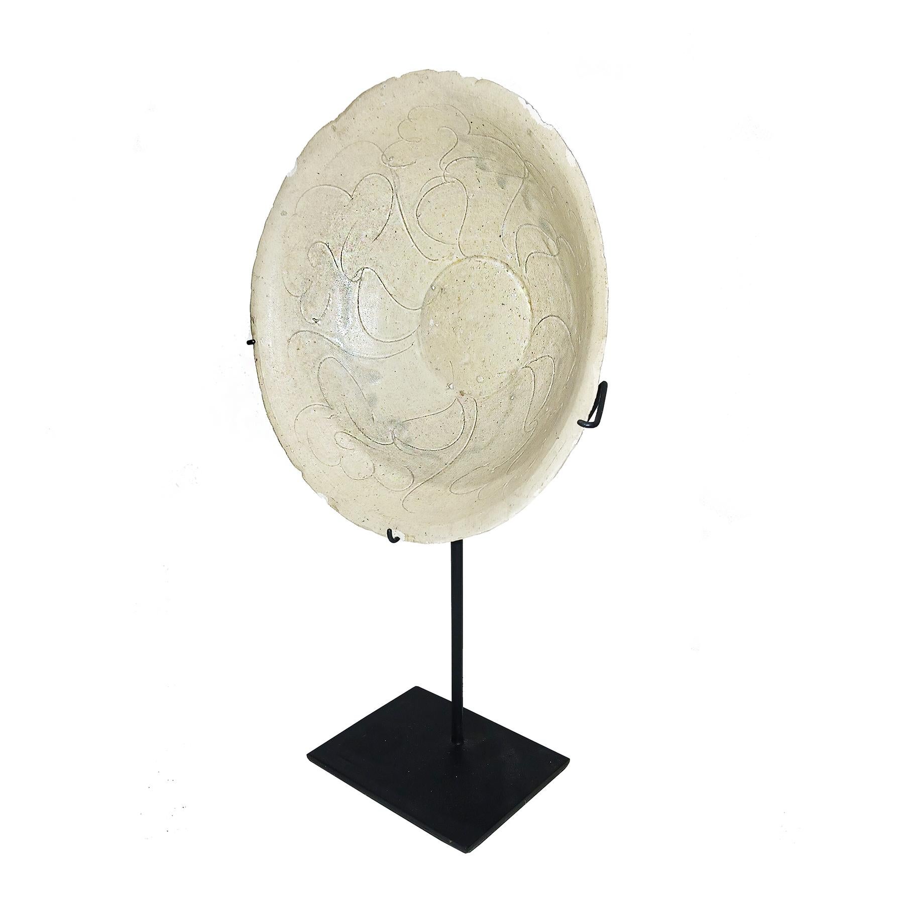 Mid-19th Century Shipwreck-Reclaimed Ceramic Bowls from Indonesia For Sale 9