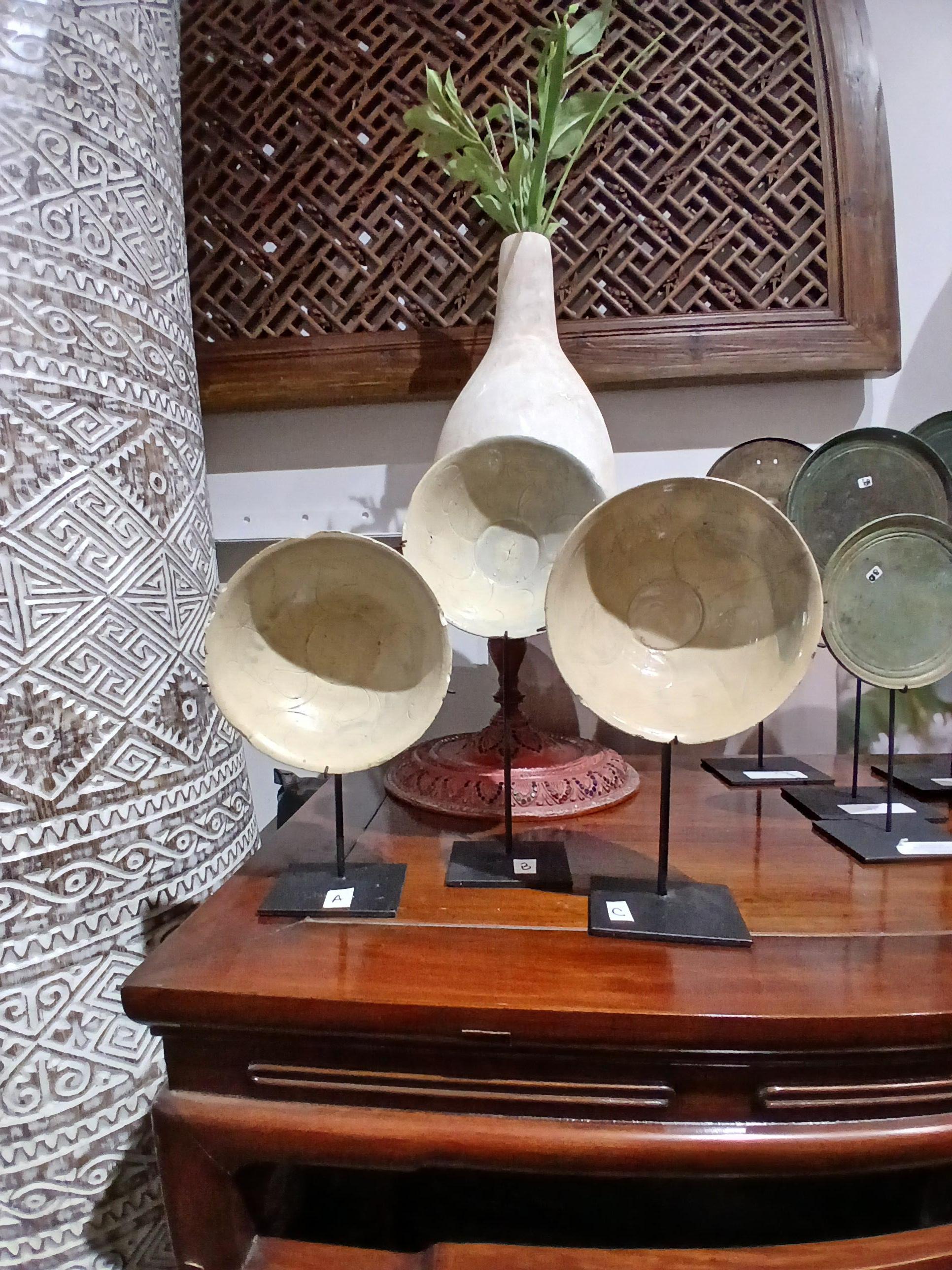 Mid-19th Century Shipwreck-Reclaimed Ceramic Bowls from Indonesia For Sale 13