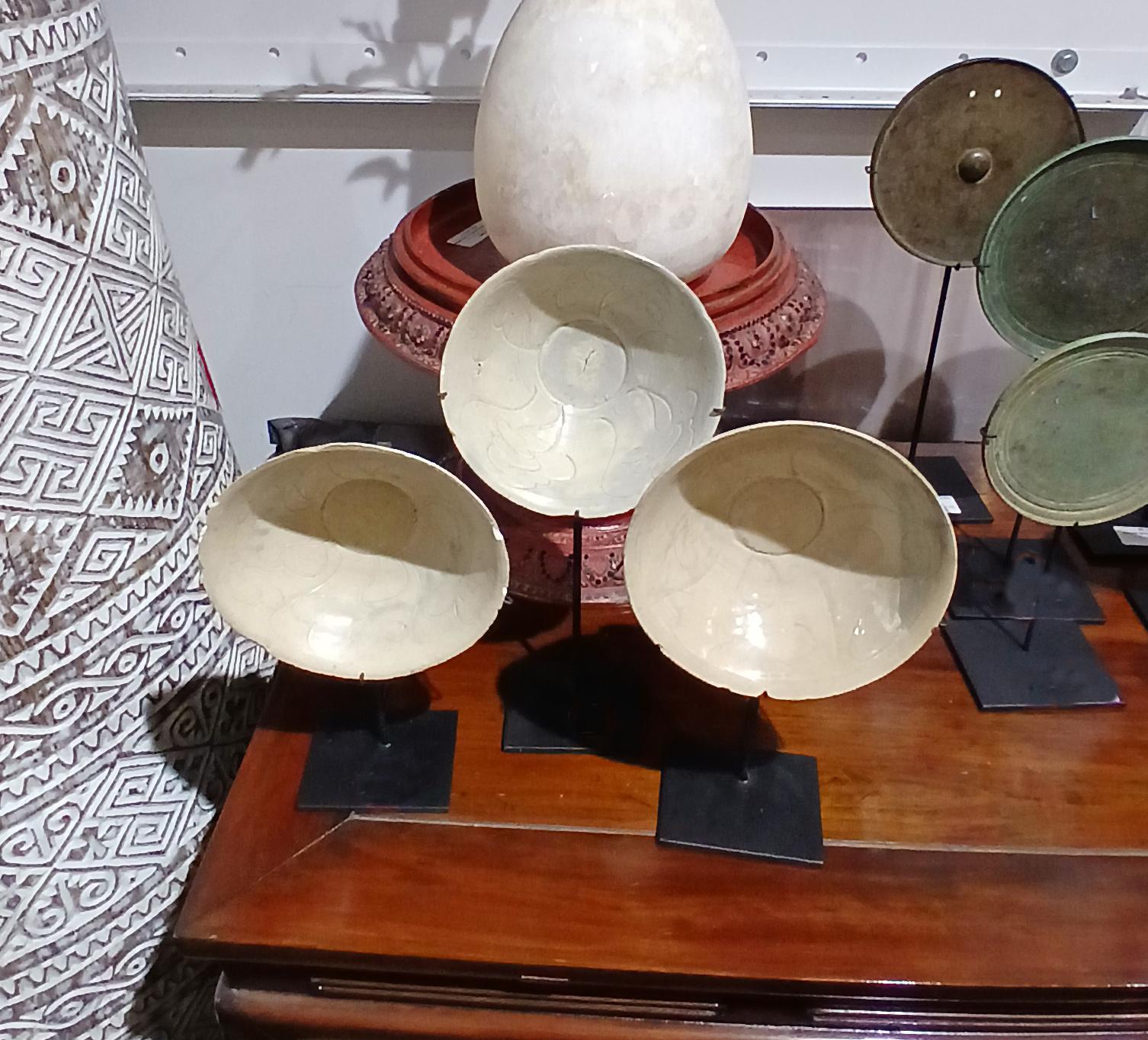 Mid-19th Century Shipwreck-Reclaimed Ceramic Bowls from Indonesia For Sale 14