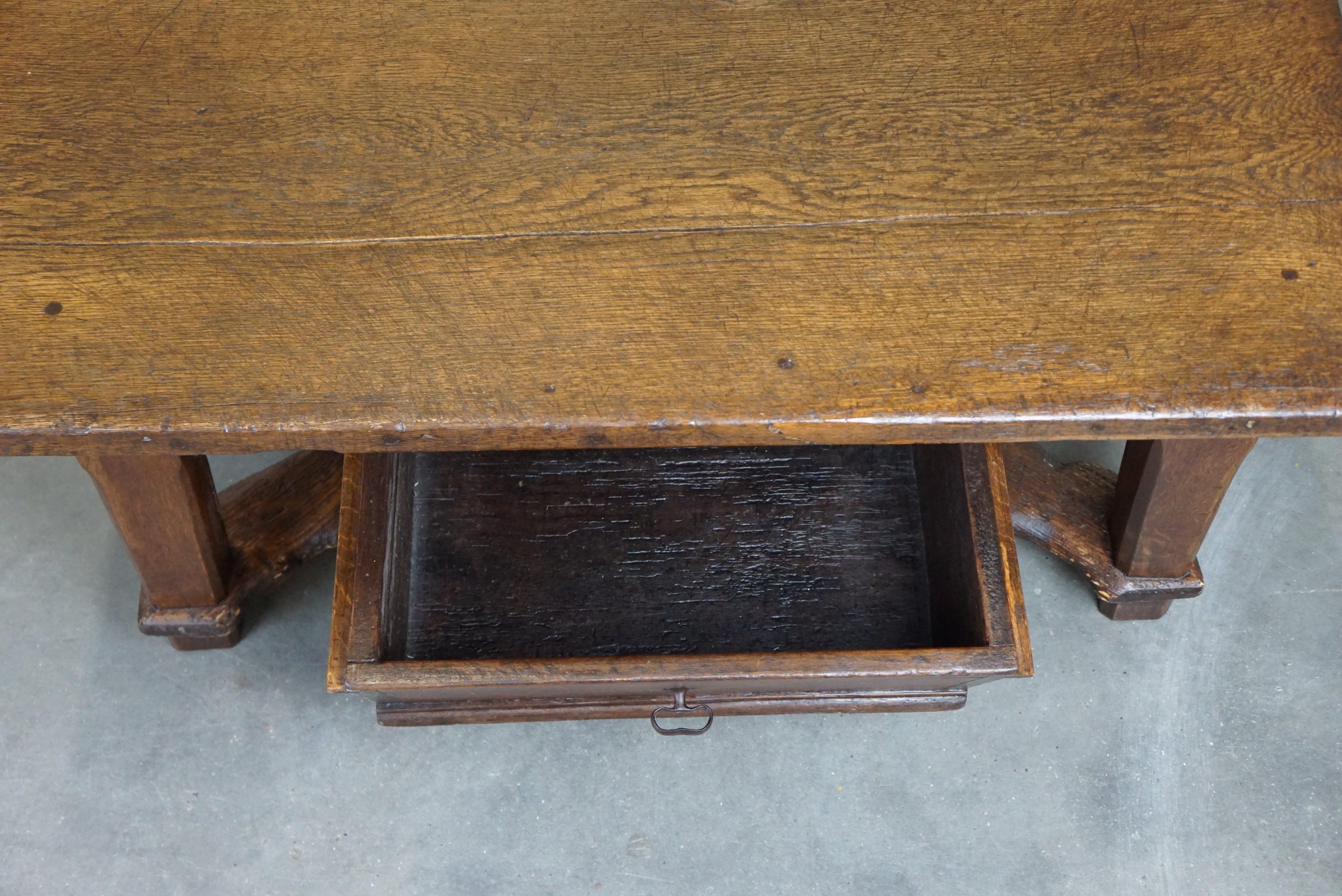 Late 18th-century Spanish coffee table with deep drawer and a beautiful patina For Sale 4