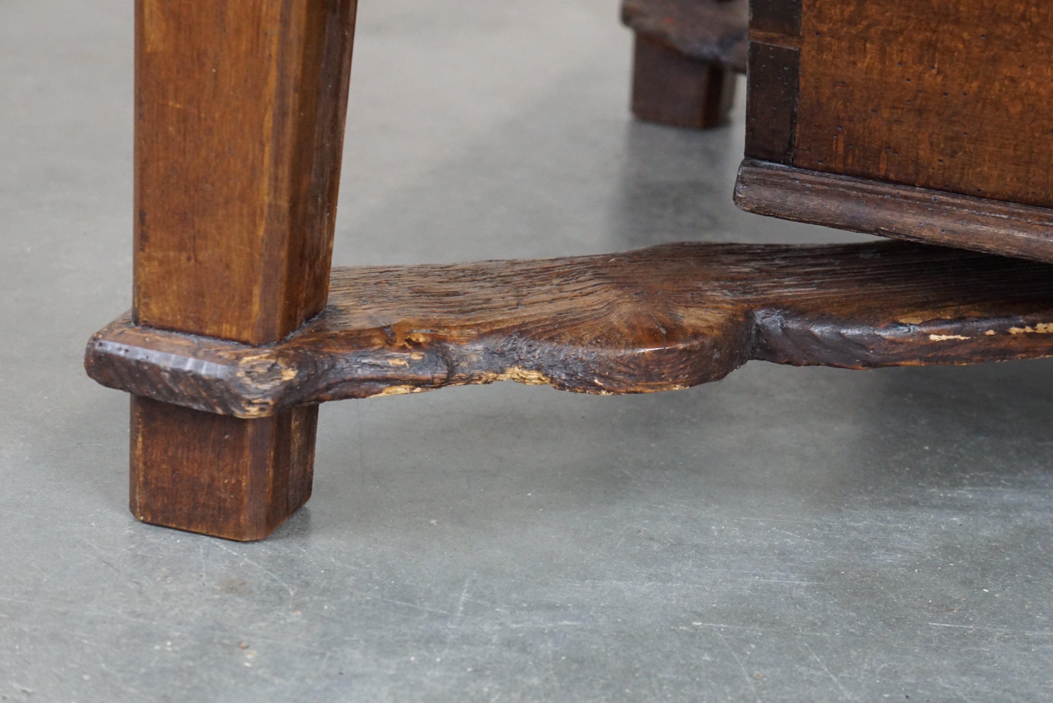 Late 18th-century Spanish coffee table with deep drawer and a beautiful patina For Sale 5
