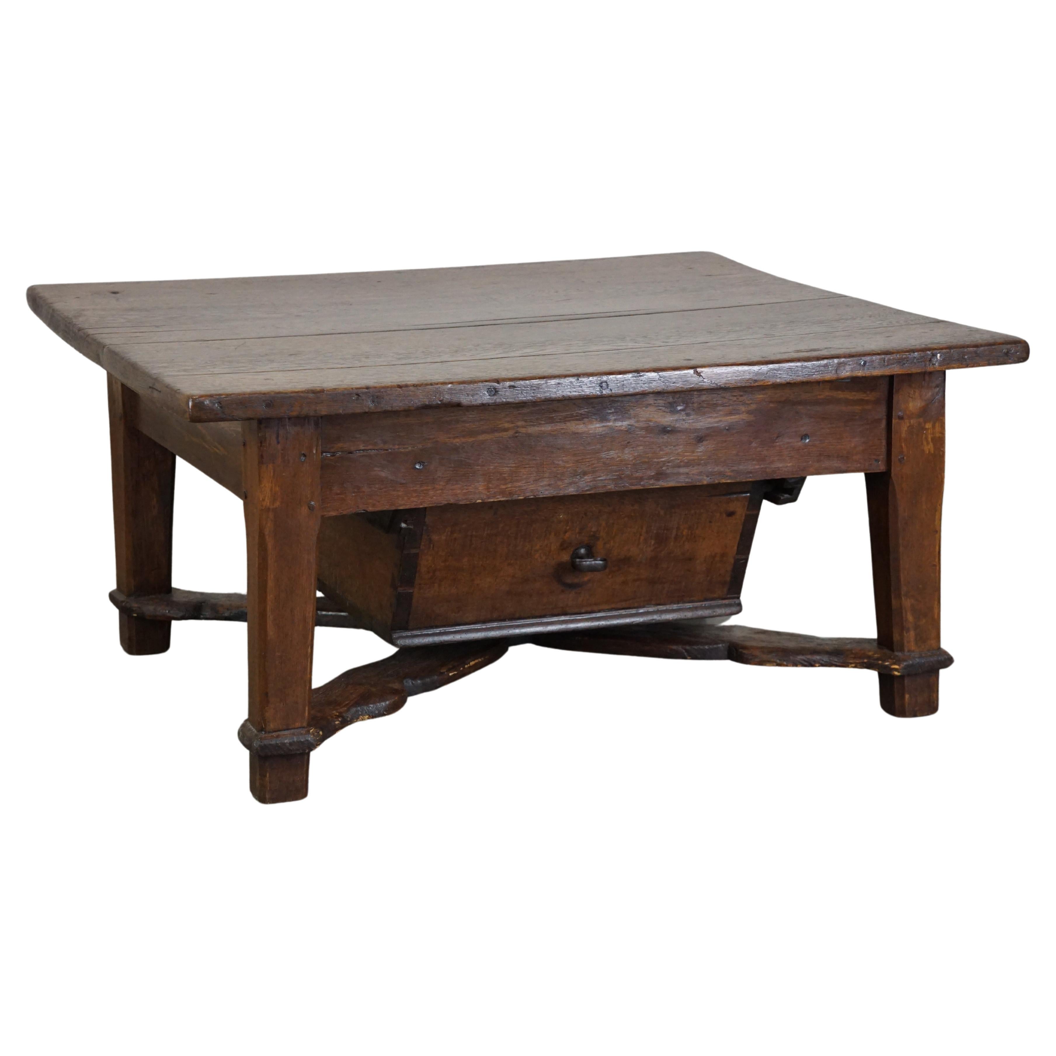 Late 18th-century Spanish coffee table with deep drawer and a beautiful patina For Sale