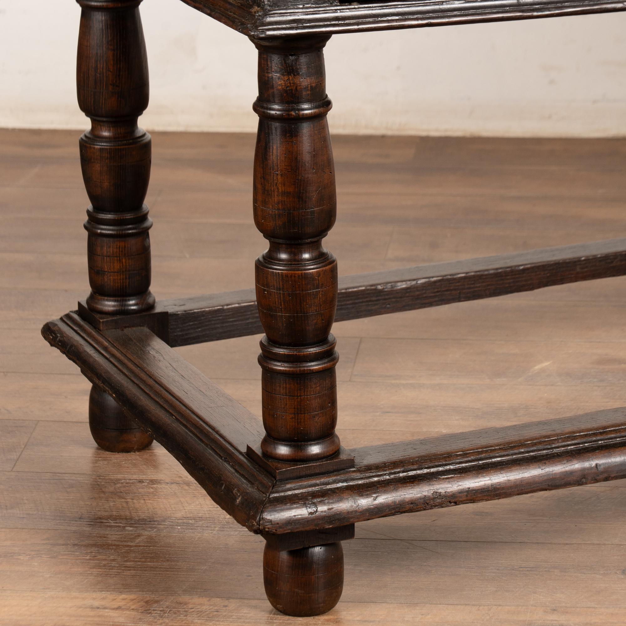 Late 18th Century Spanish Oak Console Table with Two Drawers For Sale 1