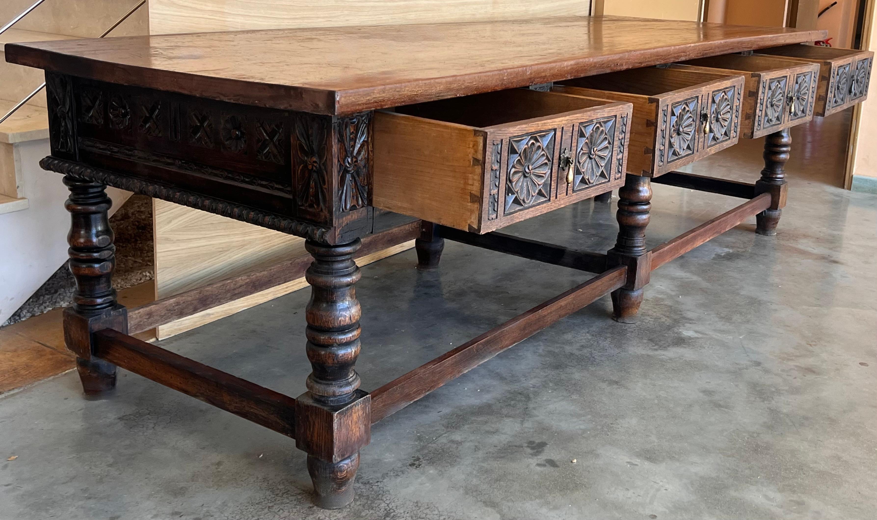 Table de réfectoire ou table de ferme espagnole de la fin du XVIIIe siècle avec quatre tiroirs en vente 9