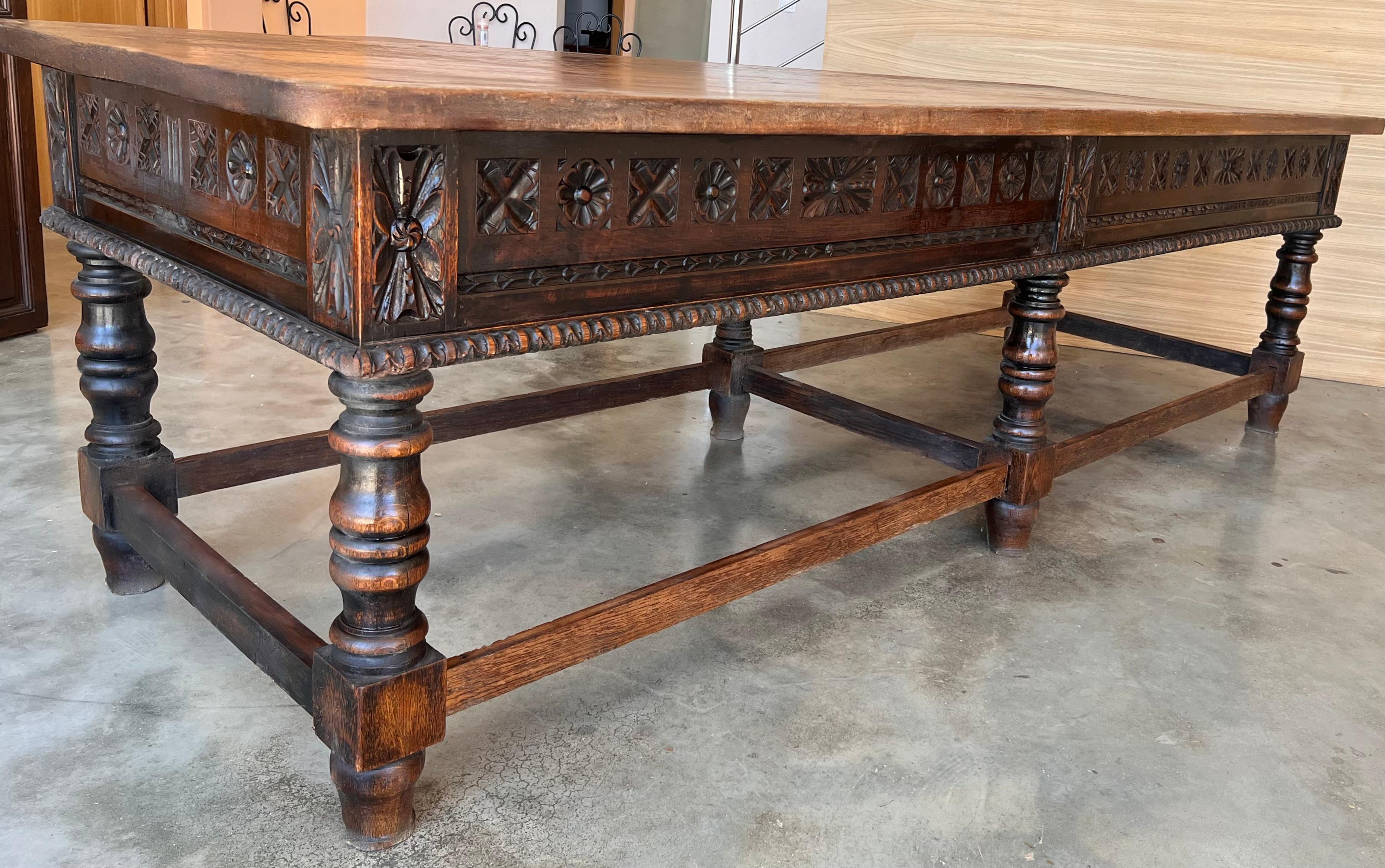 Table de réfectoire ou table de ferme espagnole de la fin du XVIIIe siècle avec quatre tiroirs en vente 12