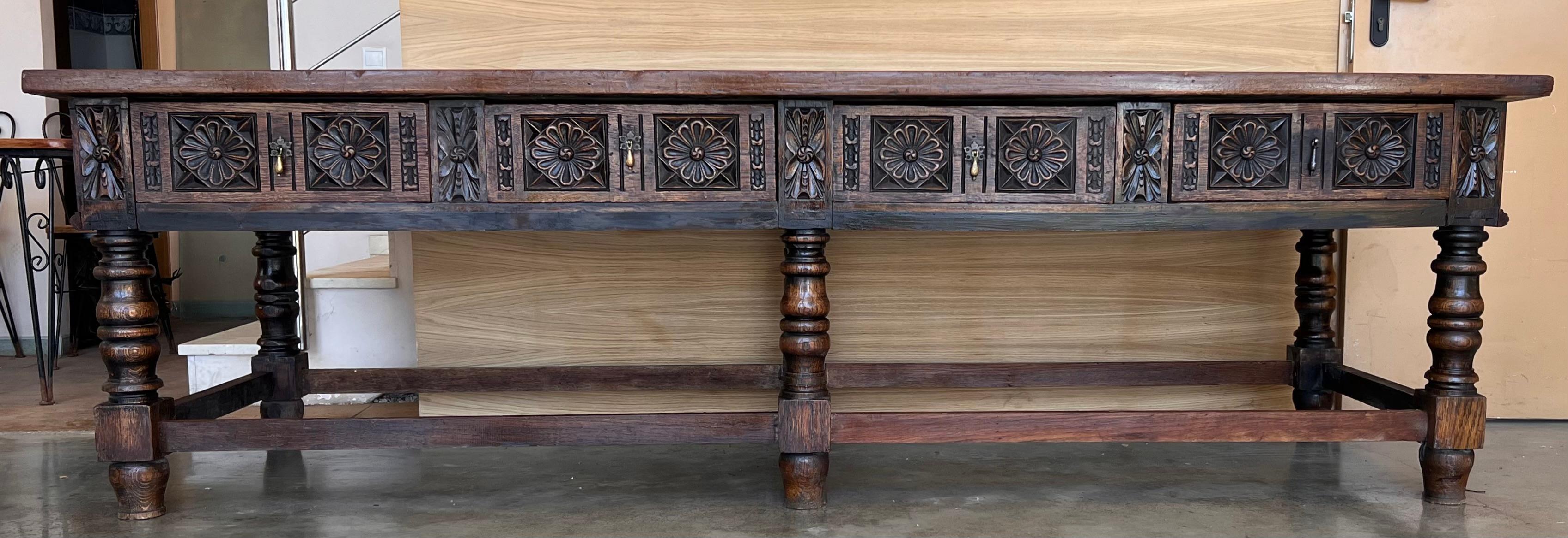 Espagnol Table de réfectoire ou table de ferme espagnole de la fin du XVIIIe siècle avec quatre tiroirs en vente