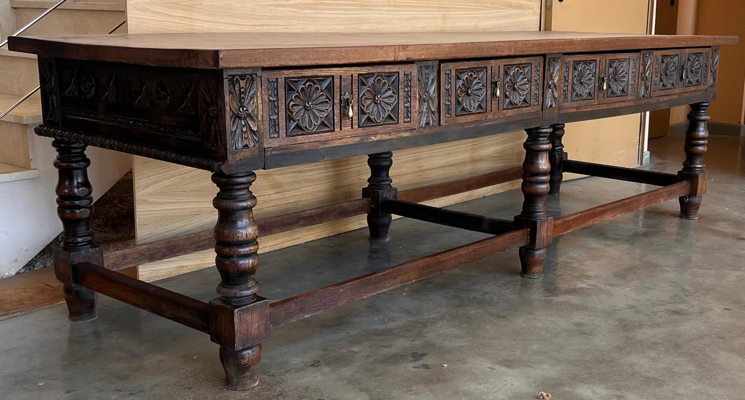 Table de réfectoire ou table de ferme espagnole de la fin du XVIIIe siècle avec quatre tiroirs Bon état - En vente à Miami, FL