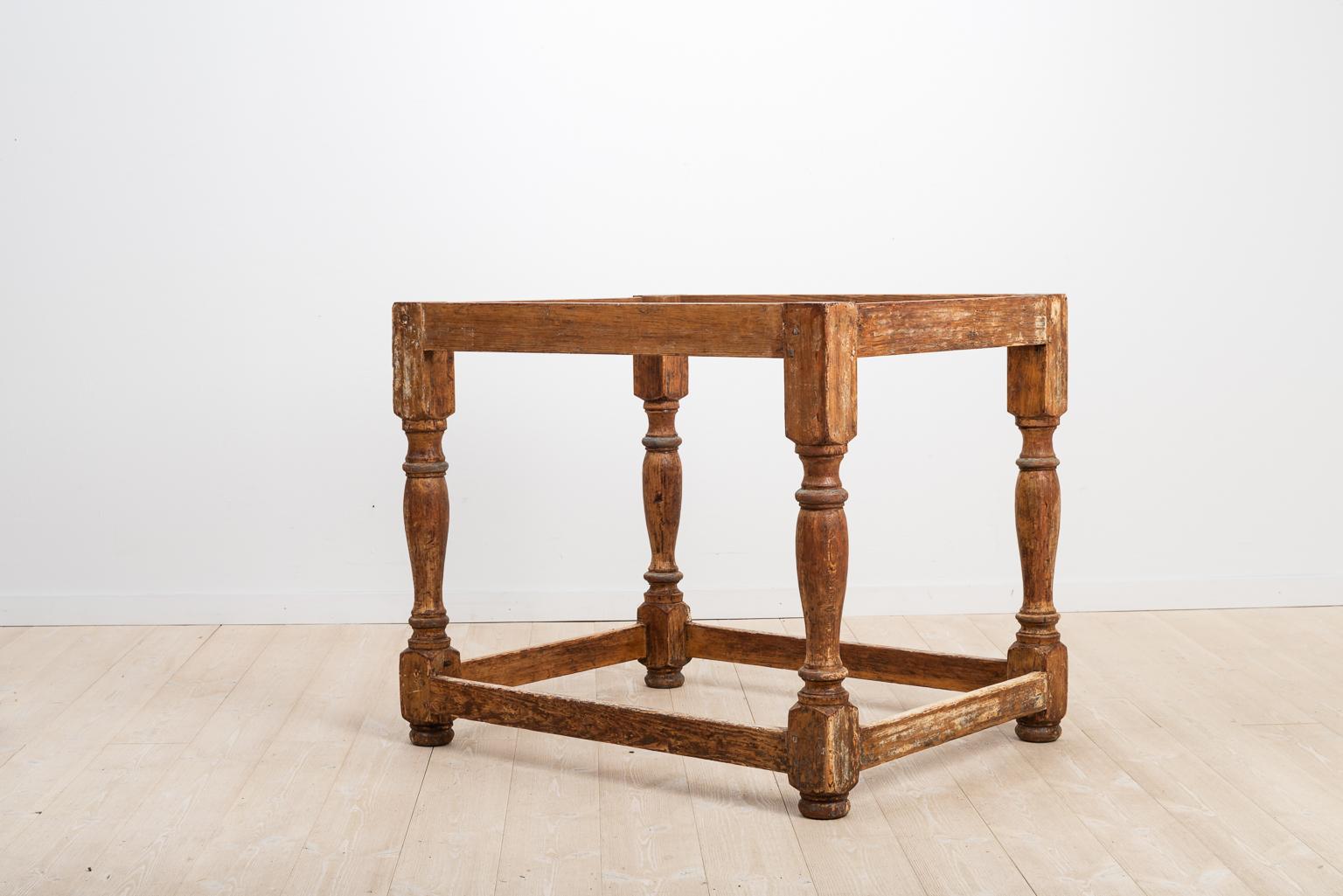 Table baroque suédoise de la fin du XVIIIe siècle en pin en vente 1