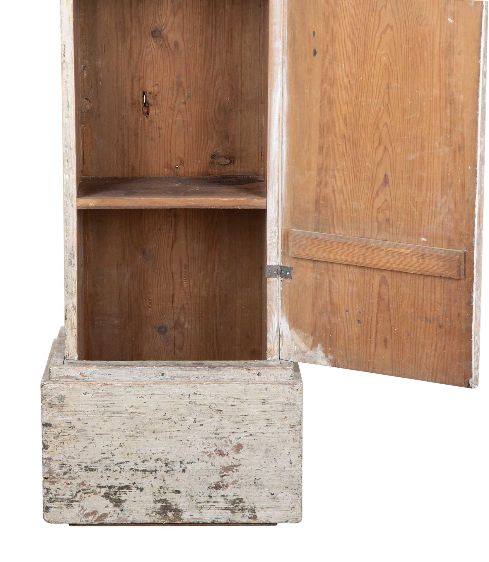 Late 18th Century Swedish Column Cabinet in Original Paint For Sale 5