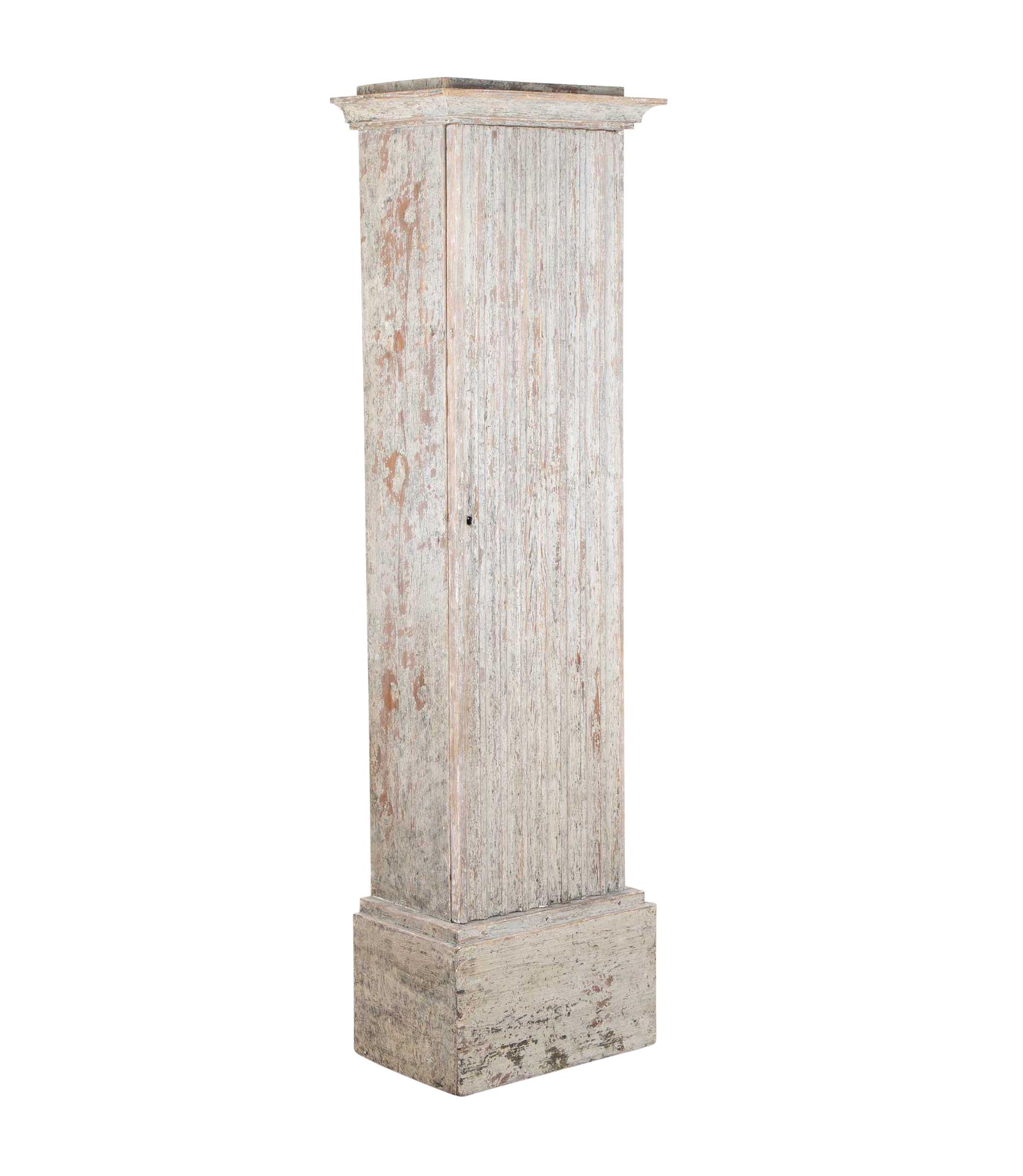 Late 18th Century Swedish Column Cabinet in Original Paint In Good Condition For Sale In Tetbury, Gloucestershire