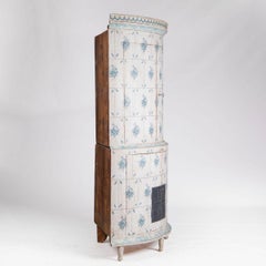 Schwedischer Gustavianischer Kachelofen-Eckschrank des späten 18. Jahrhunderts