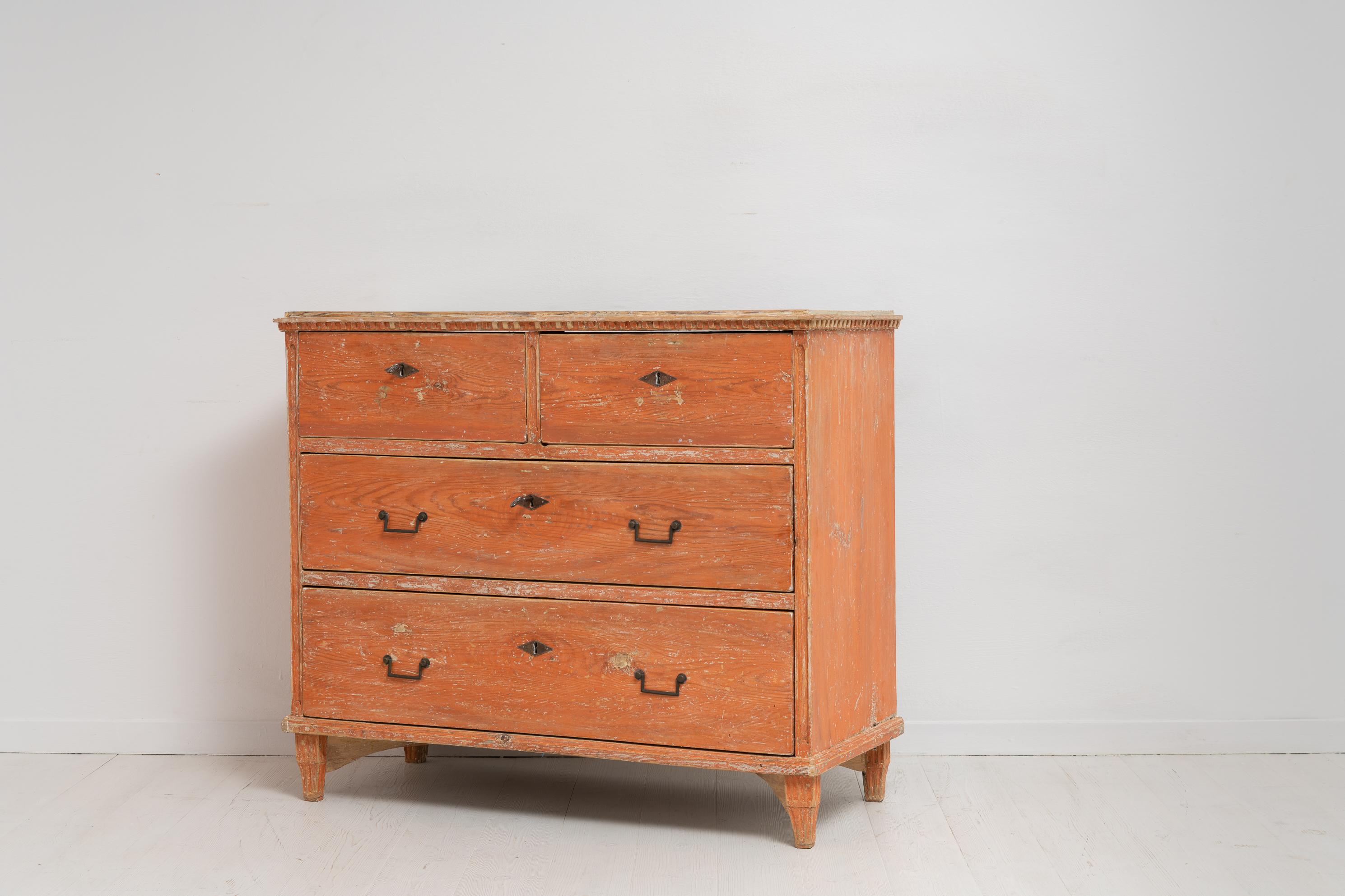 Late 18th Century Swedish Gustavian Neoclassical Chest of Drawers In Good Condition In Kramfors, SE