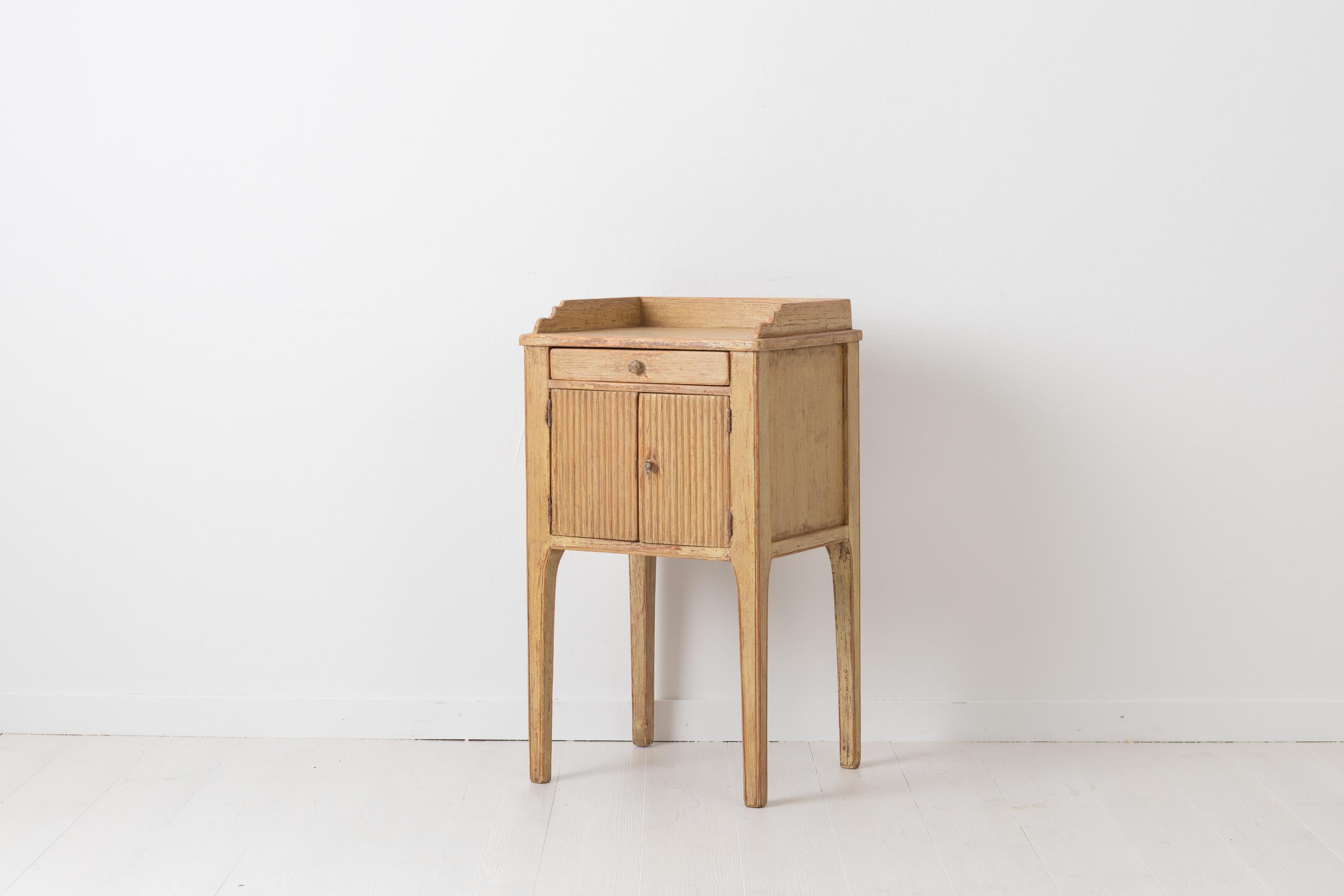 Late 18th Century Swedish Gustavian Nightstand In Good Condition In Kramfors, SE