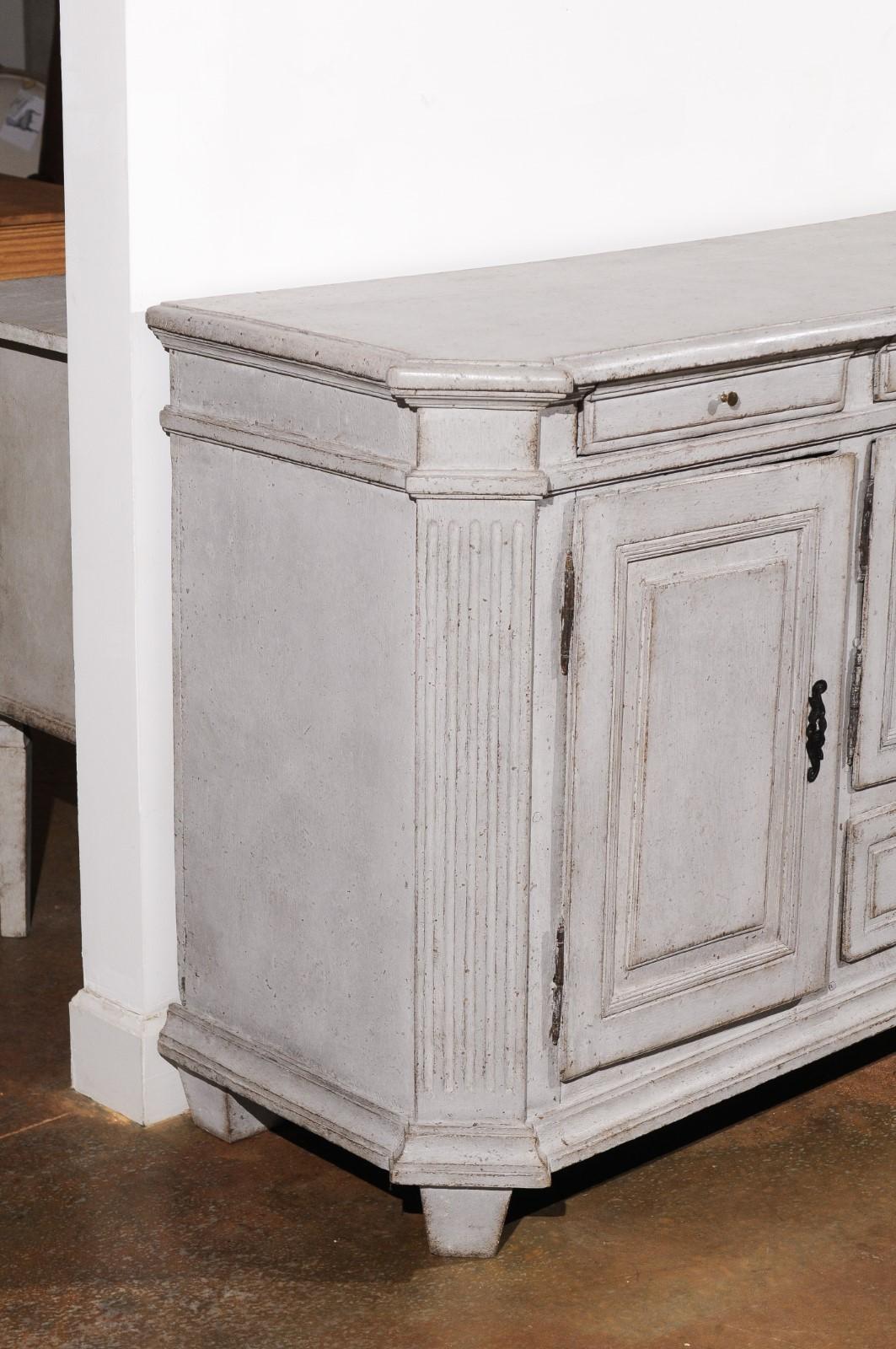 Late 18th Century Swedish Gustavian Painted Wood Sideboard with Fluted Pilasters For Sale 1