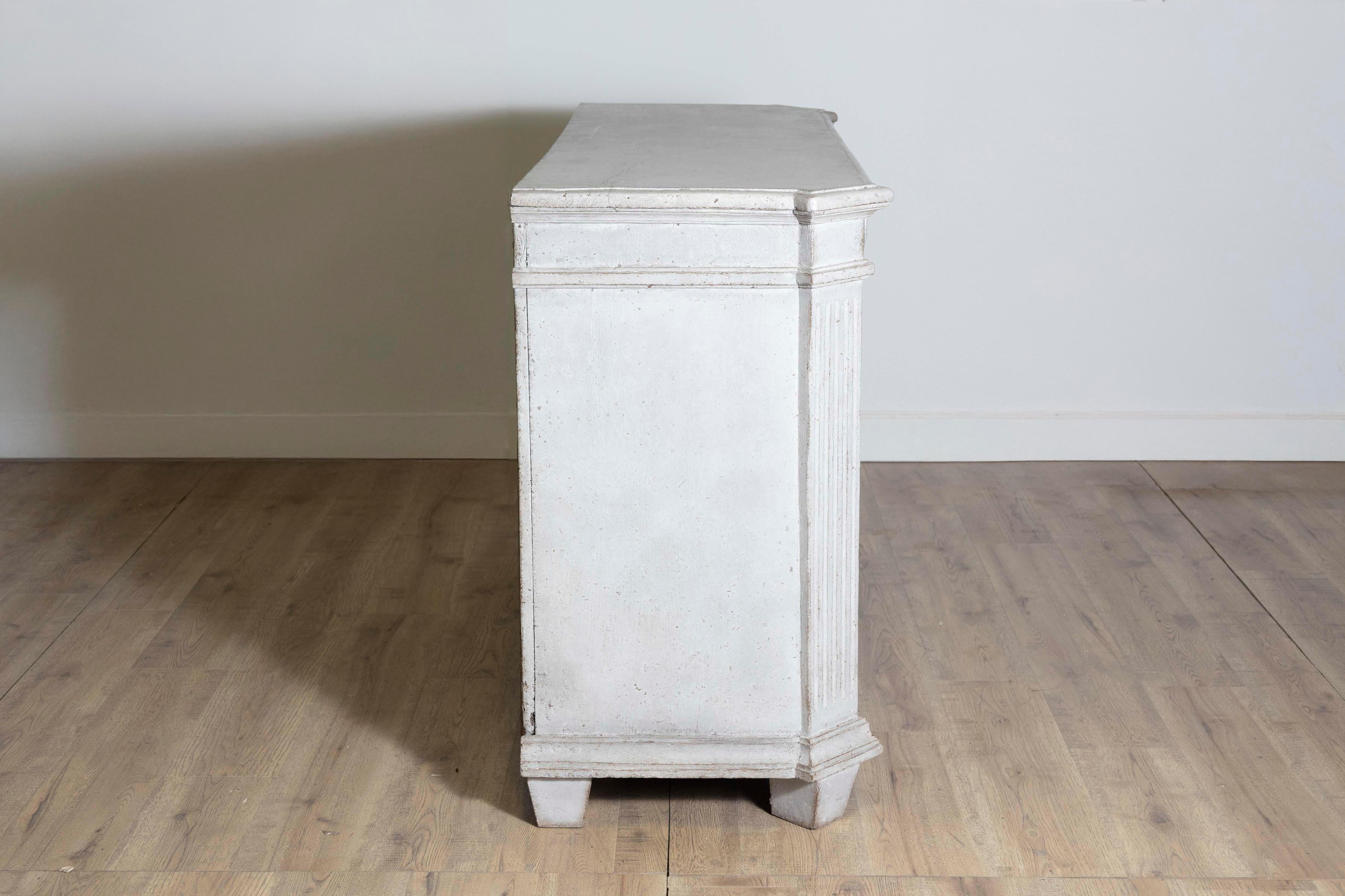 Late 18th Century Swedish Gustavian Painted Wood Sideboard with Fluted Pilasters For Sale 2
