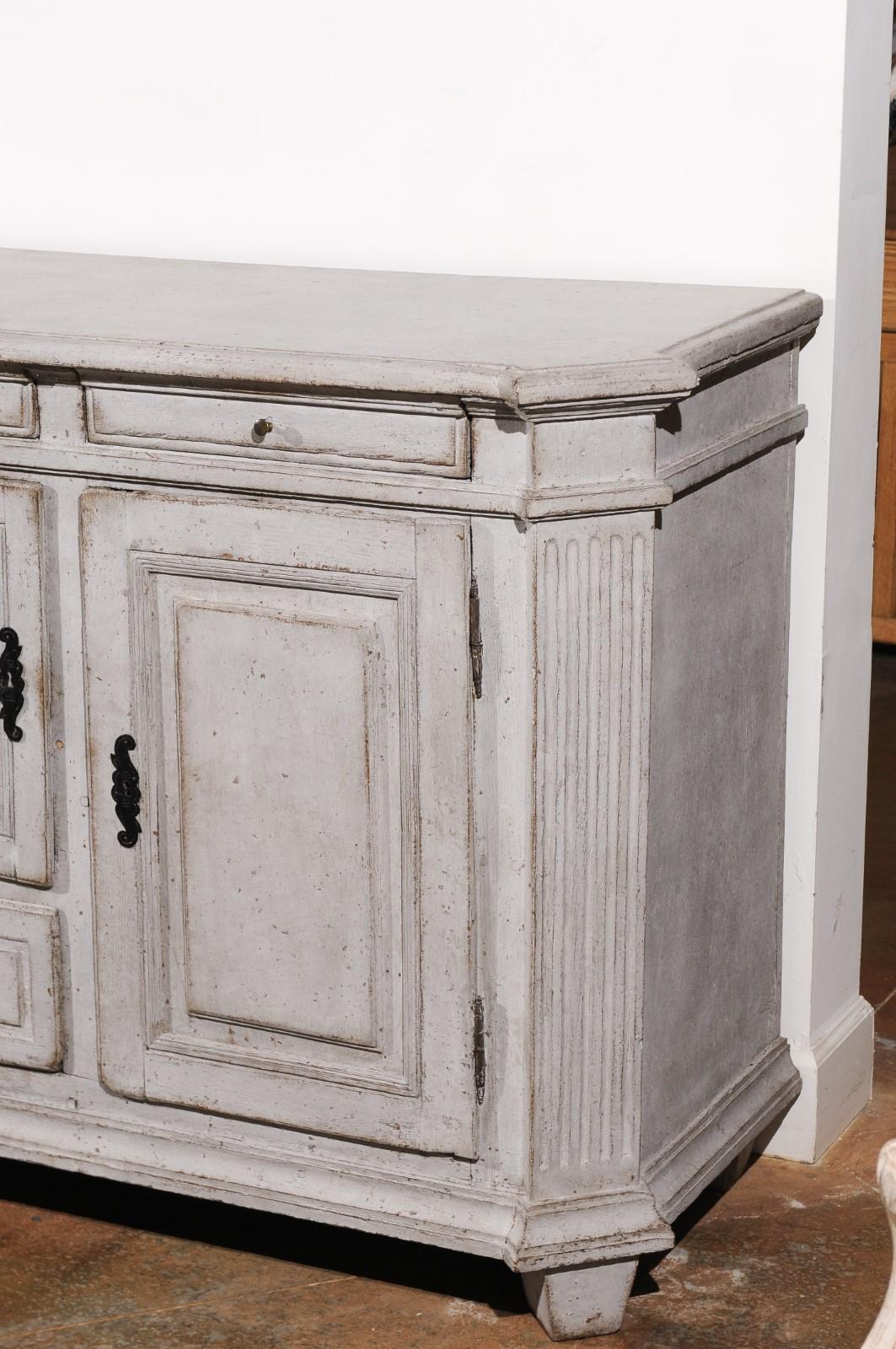 Late 18th Century Swedish Gustavian Painted Wood Sideboard with Fluted Pilasters For Sale 2